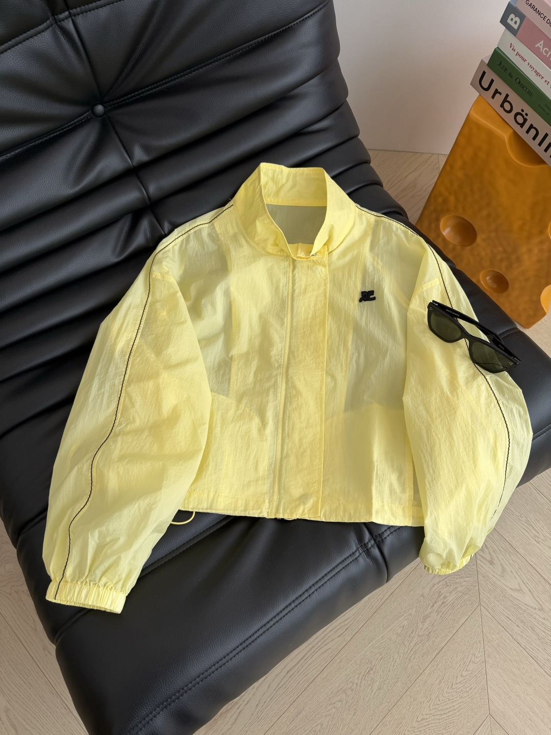 出行必备防晒衣 26新品 撞色线条设计皮肤衣防晒衣 颜色太加分了 简约时髦 采用功能性防紫外线面料 透气