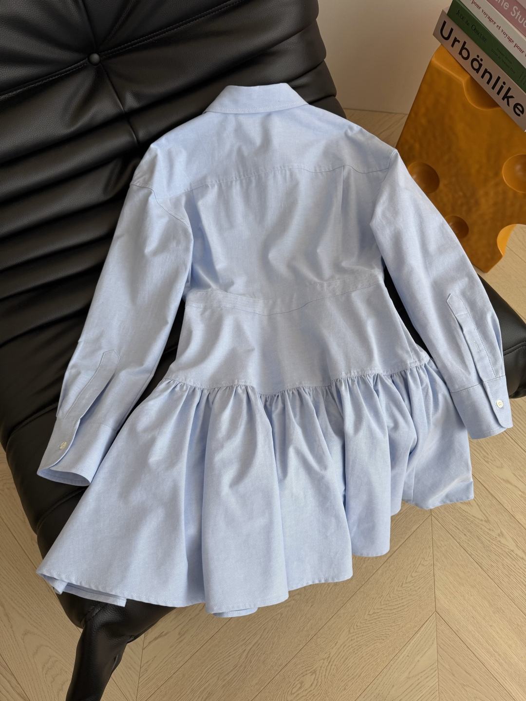 26ss🆕🆕小马🐎刺绣连衣裙 超级实穿款的衬衫式连衣裙 整个裙摆采用立体伞摆剪裁 上身裙型特别好 轻松穿
