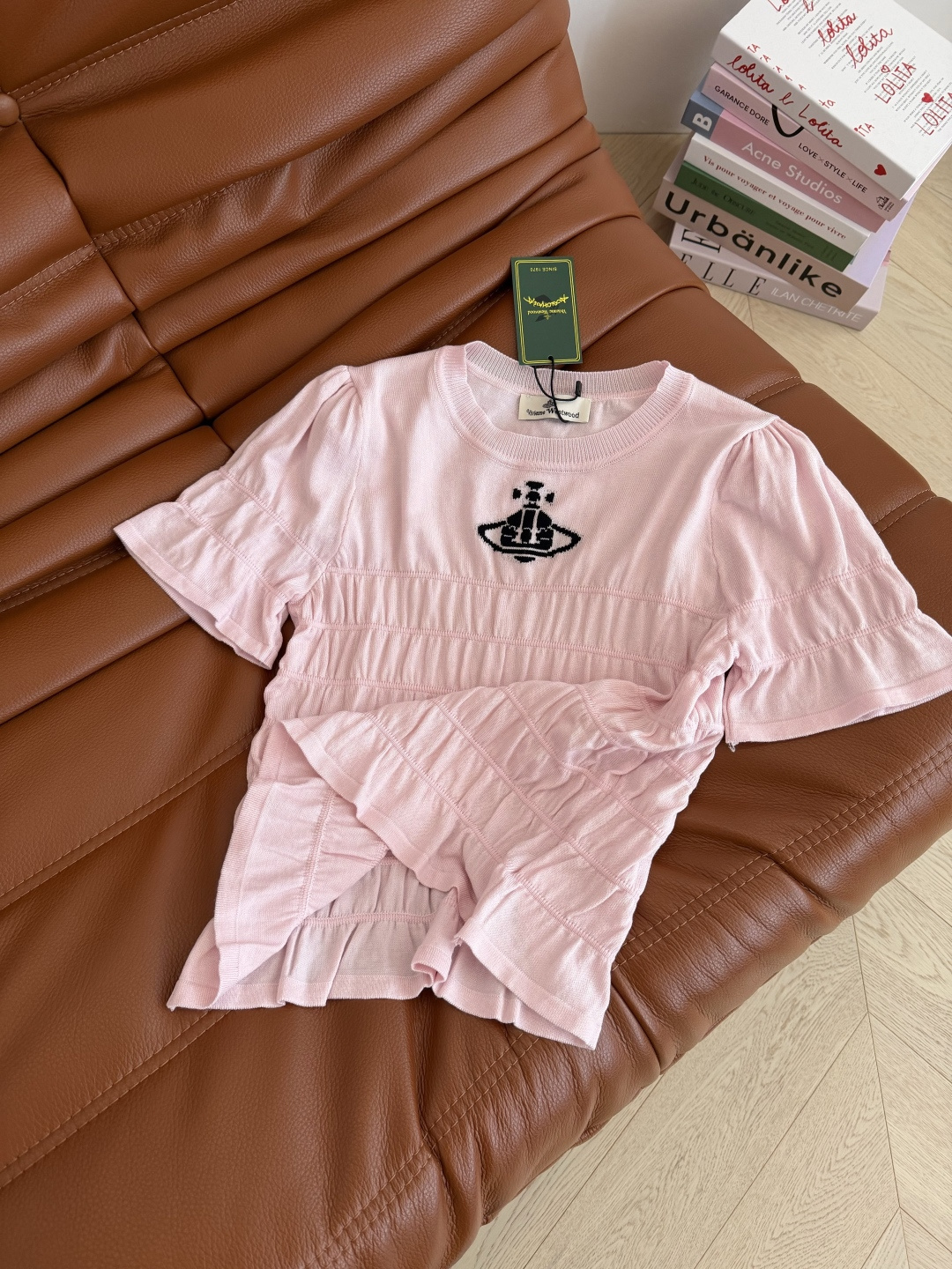 超好穿的针织上衣 土星图案装饰褶皱针织衫 时髦减龄感在线 重工褶皱工艺 带有弹性 上身修身显瘦 不管搭配