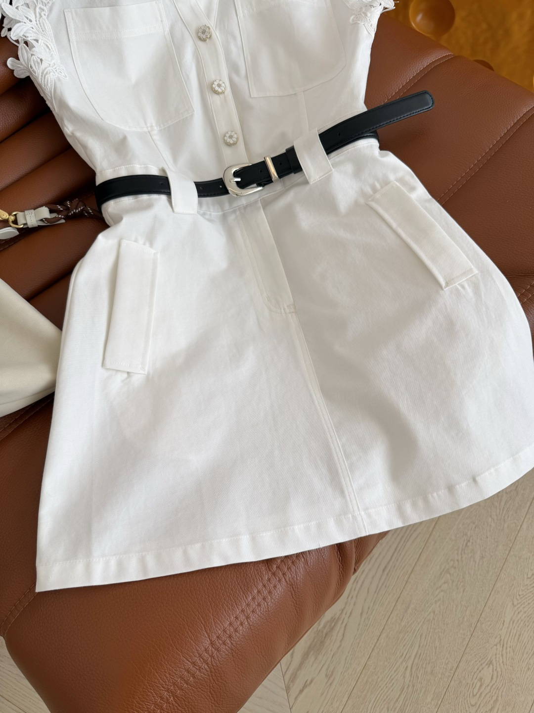 一键出街穿搭 26🆕🆕蕾丝花边拼接腰带牛仔连衣裙 有蕾丝花边的温柔又有工装飒气设计感 是一条抬气质感的裙