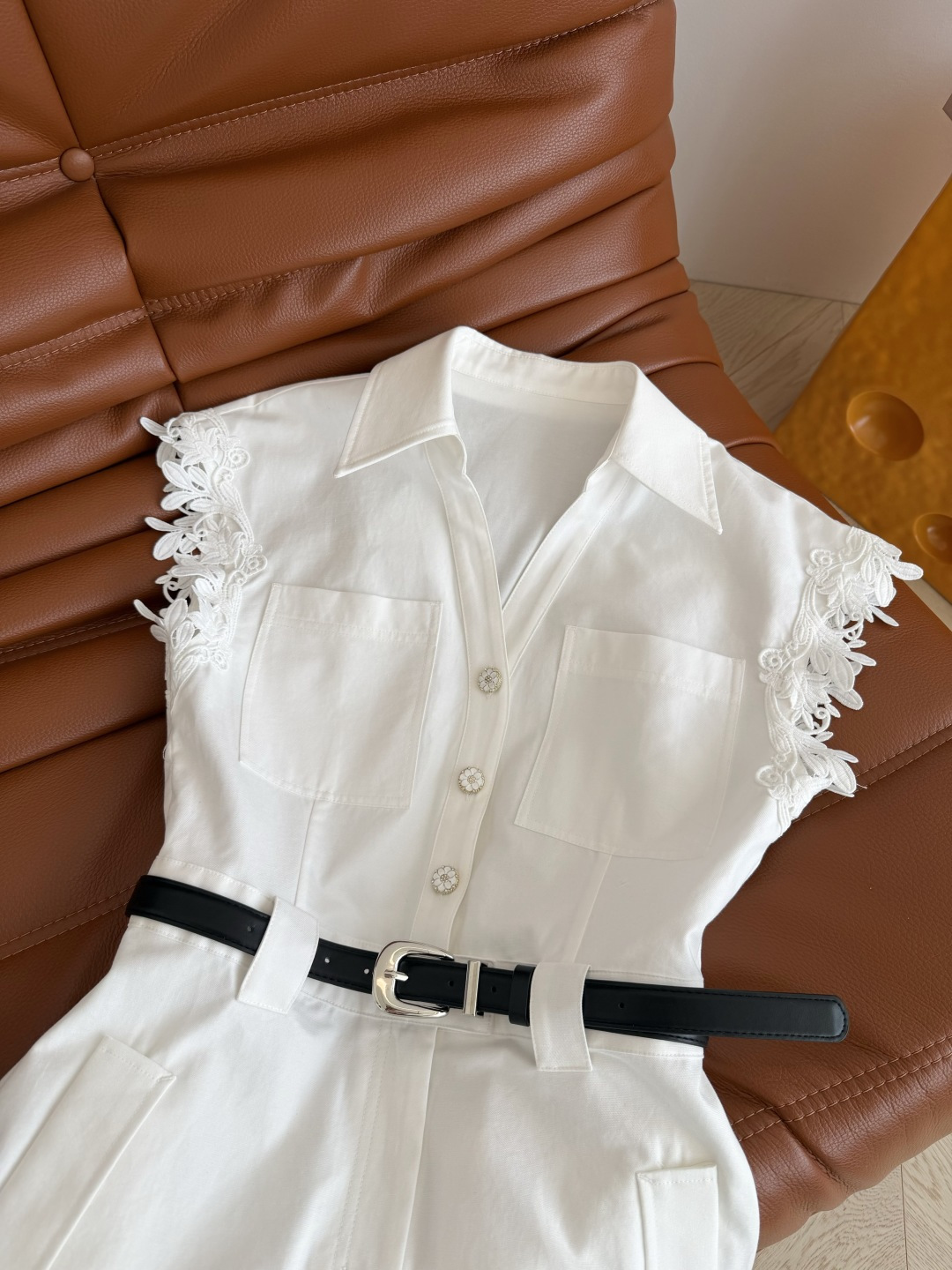 一键出街穿搭 26🆕🆕蕾丝花边拼接腰带牛仔连衣裙 有蕾丝花边的温柔又有工装飒气设计感 是一条抬气质感的裙