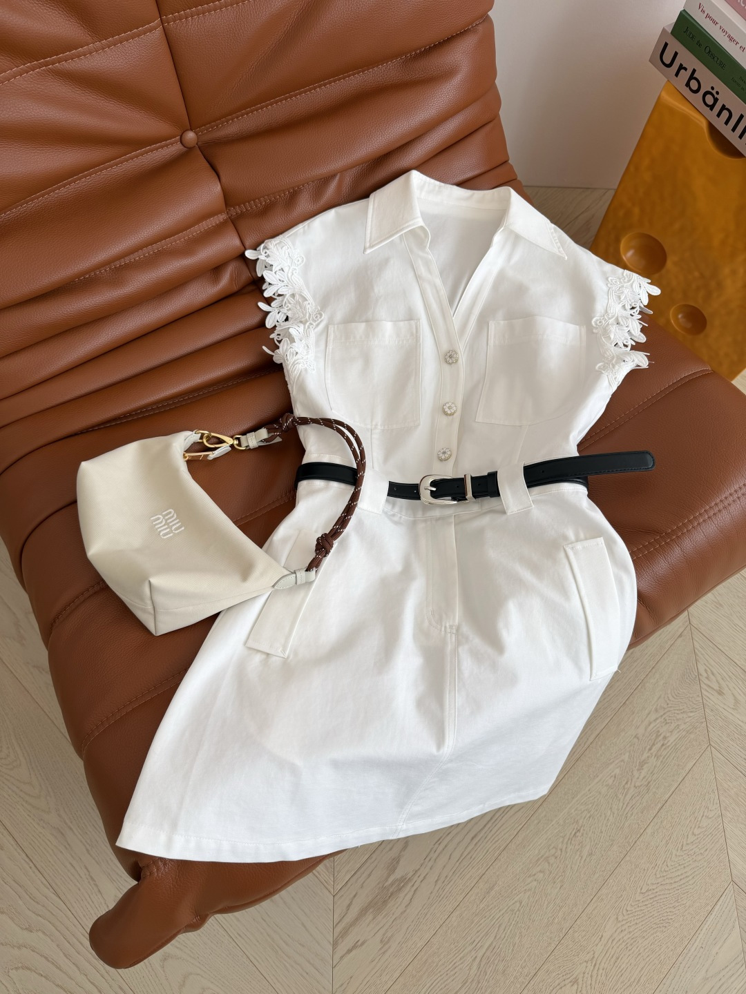 一键出街穿搭 26🆕🆕蕾丝花边拼接腰带牛仔连衣裙 有蕾丝花边的温柔又有工装飒气设计感 是一条抬气质感的裙