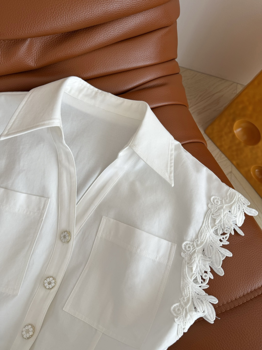 一键出街穿搭 26🆕🆕蕾丝花边拼接腰带牛仔连衣裙 有蕾丝花边的温柔又有工装飒气设计感 是一条抬气质感的裙