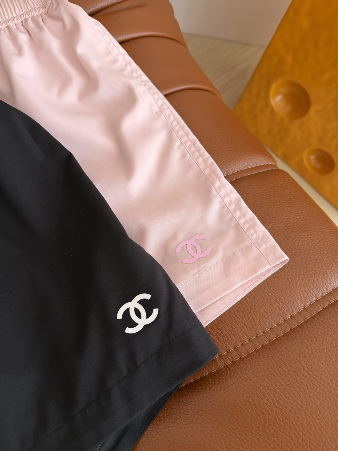 26春夏 立体胶印双C图案短裤 日常居家或者出街都百搭的短裤 休闲减龄 运动穿它也很适合 松紧腰设计 裤