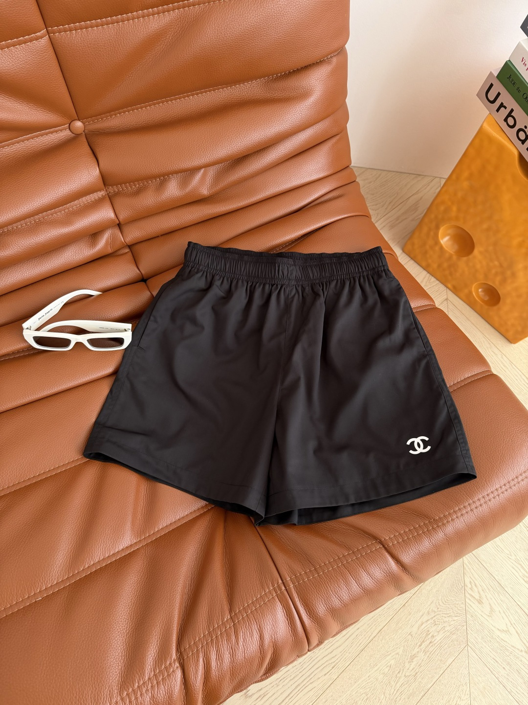 26春夏 立体胶印双C图案短裤 日常居家或者出街都百搭的短裤 休闲减龄 运动穿它也很适合 松紧腰设计 裤