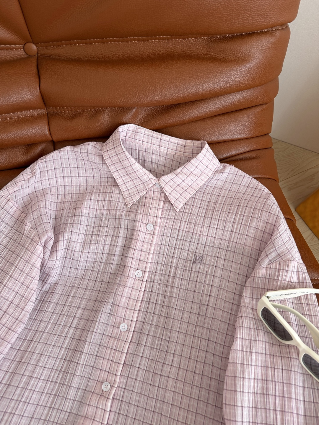 李智恩 杨超越同款 LC字母logo刺绣格子衬衫 夏季凹造型必备防晒衬衫 面料轻薄透气 带有褶皱肌理感 