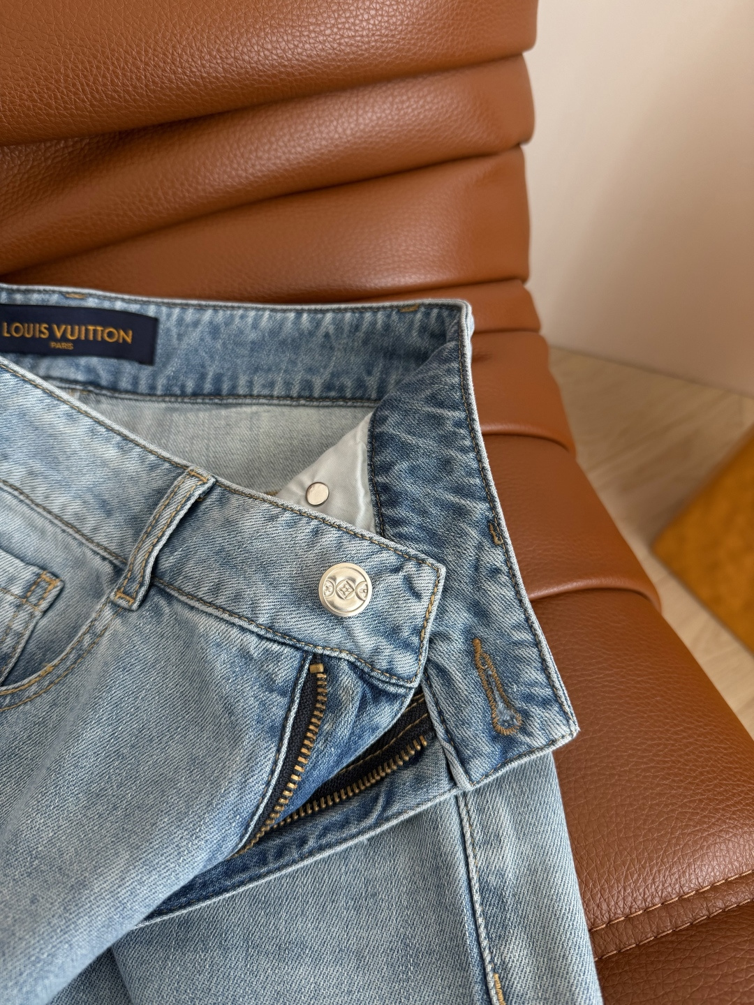 夏季百搭系列 26 春夏 Vintage风格 老花图案装饰牛仔裤 重工款 采用钉珠+立体注胶工艺老花图案