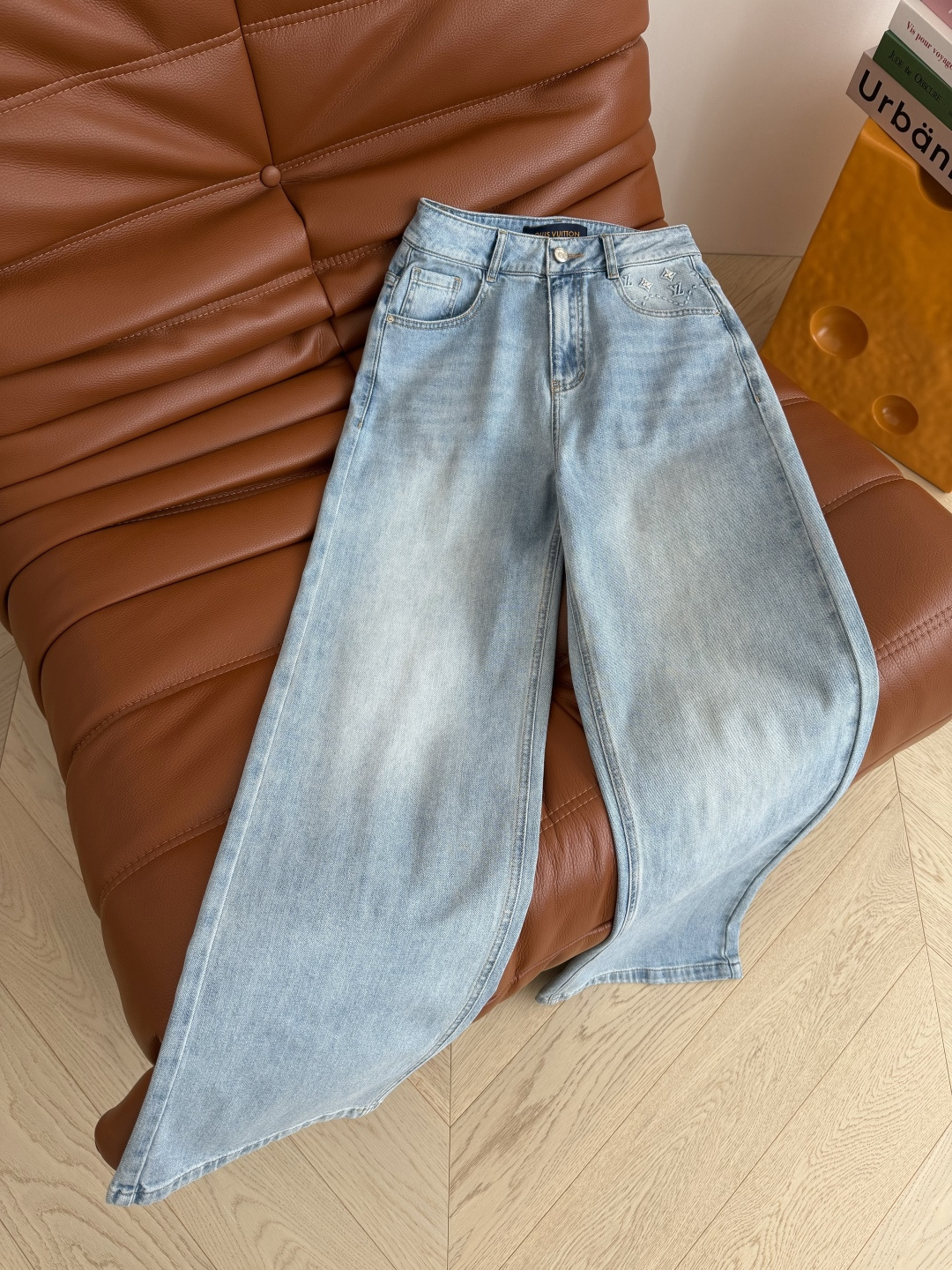 夏季百搭系列 26 春夏 Vintage风格 老花图案装饰牛仔裤 重工款 采用钉珠+立体注胶工艺老花图案