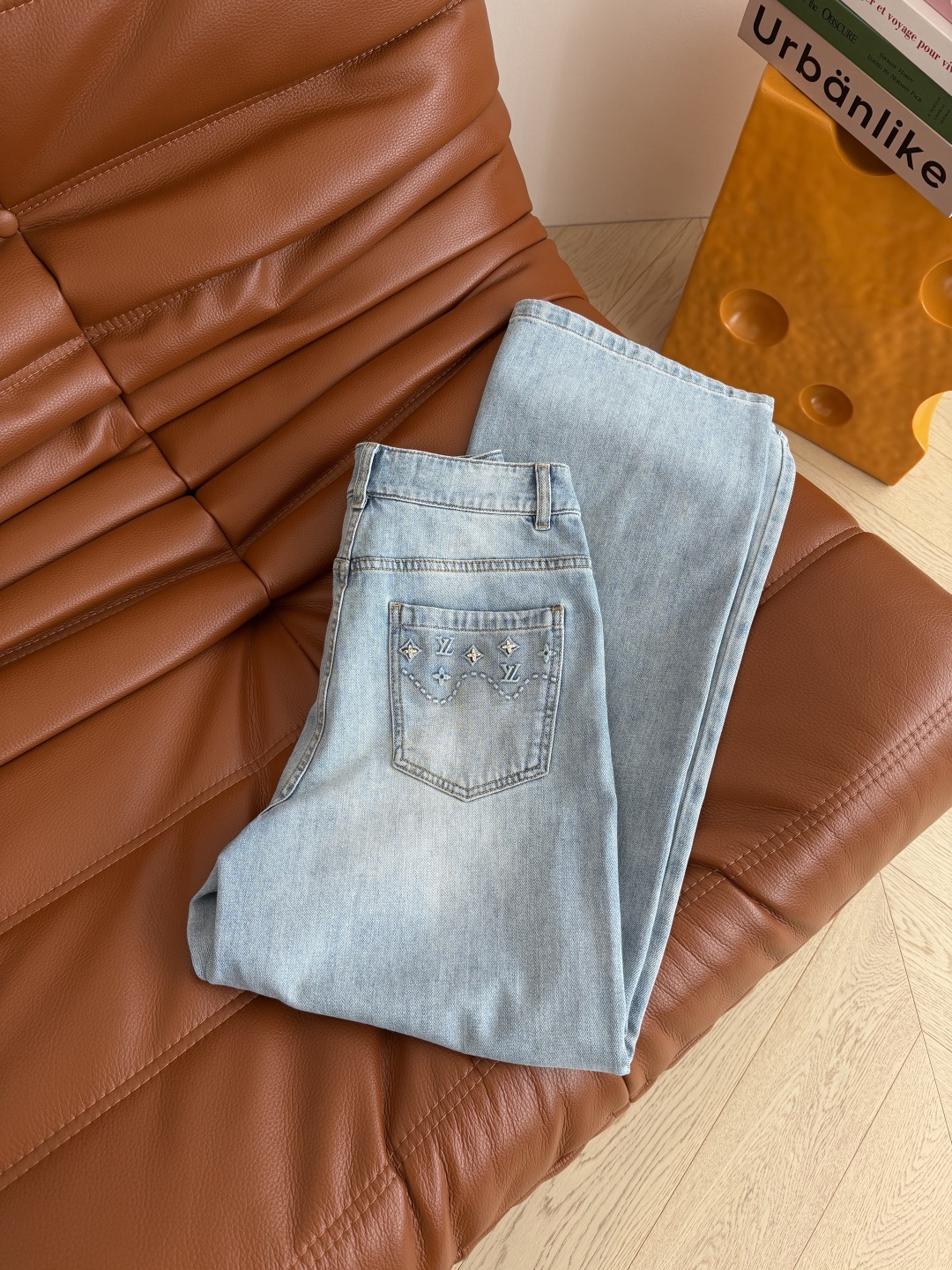 夏季百搭系列 26 春夏 Vintage风格 老花图案装饰牛仔裤 重工款 采用钉珠+立体注胶工艺老花图案