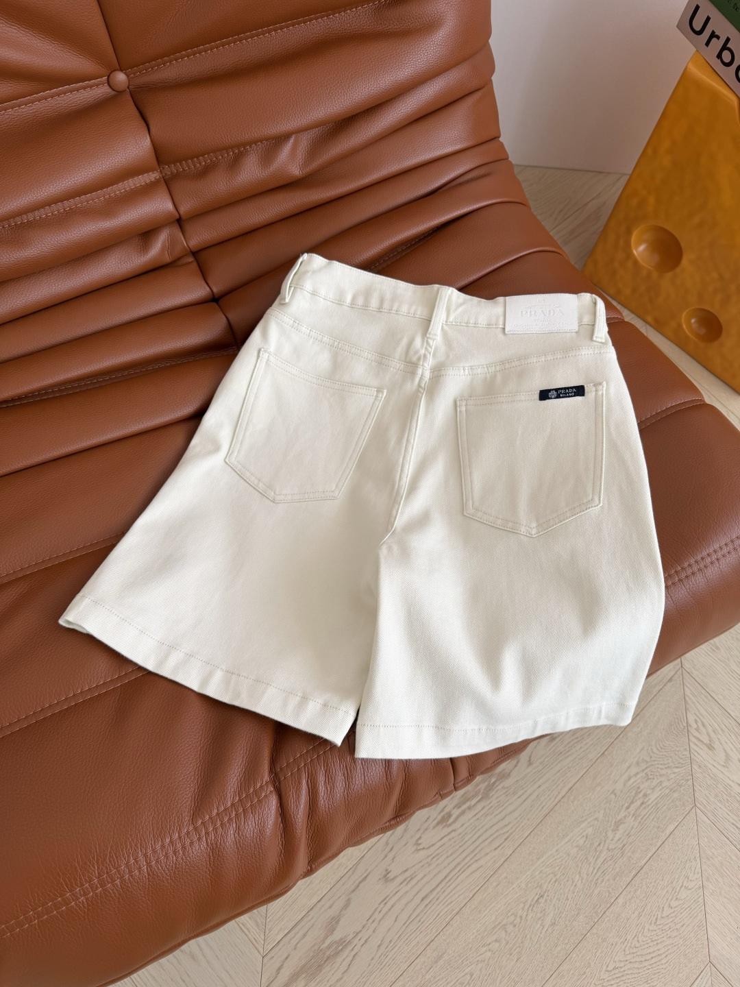 夏季必备五分裤 皇冠👑logo刺绣五分牛仔裤 日常休闲款 无论是搭配T恤或者衬衫都OK 暖杏色也太百搭了