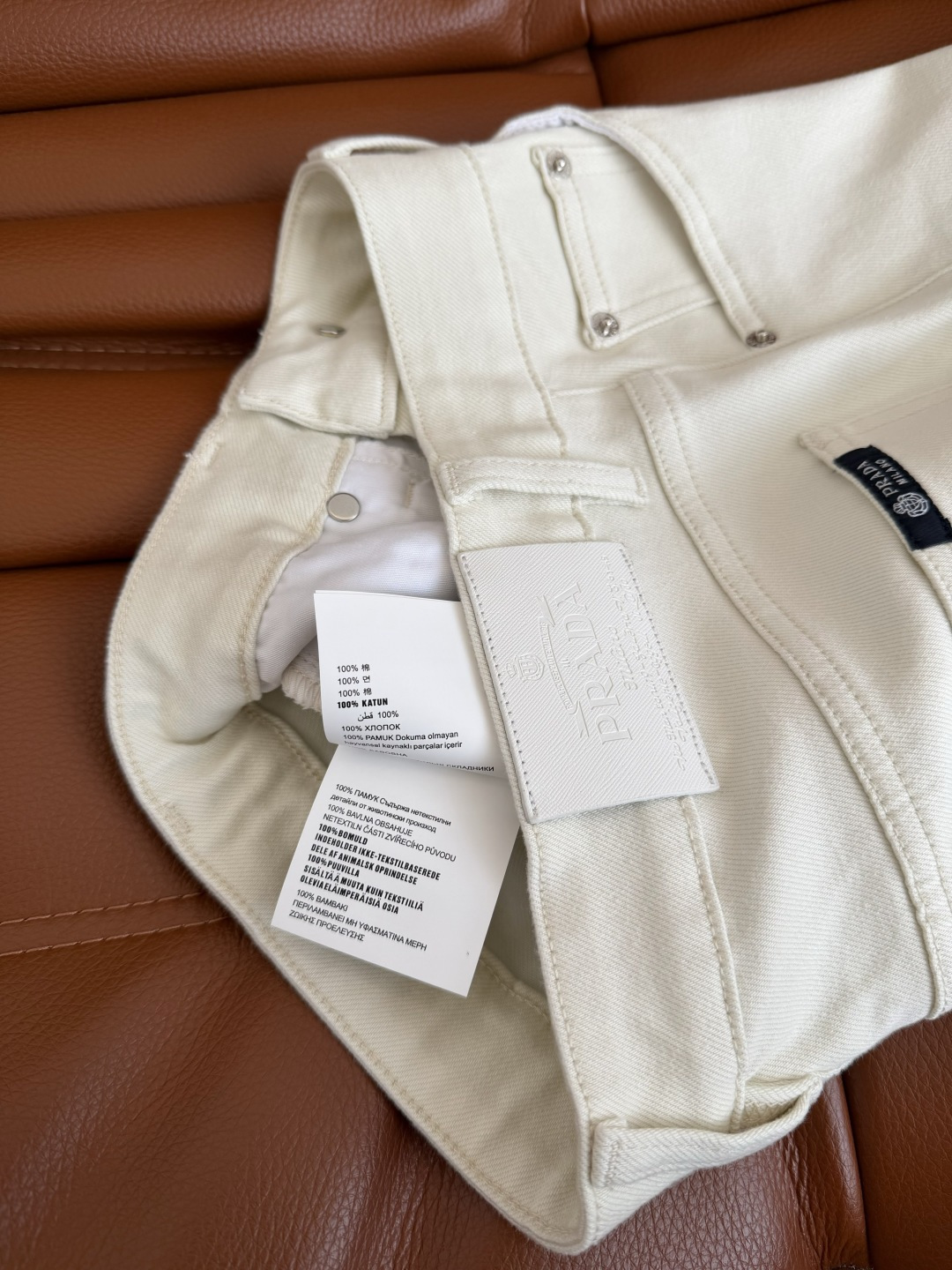 夏季必备五分裤 皇冠👑logo刺绣五分牛仔裤 日常休闲款 无论是搭配T恤或者衬衫都OK 暖杏色也太百搭了