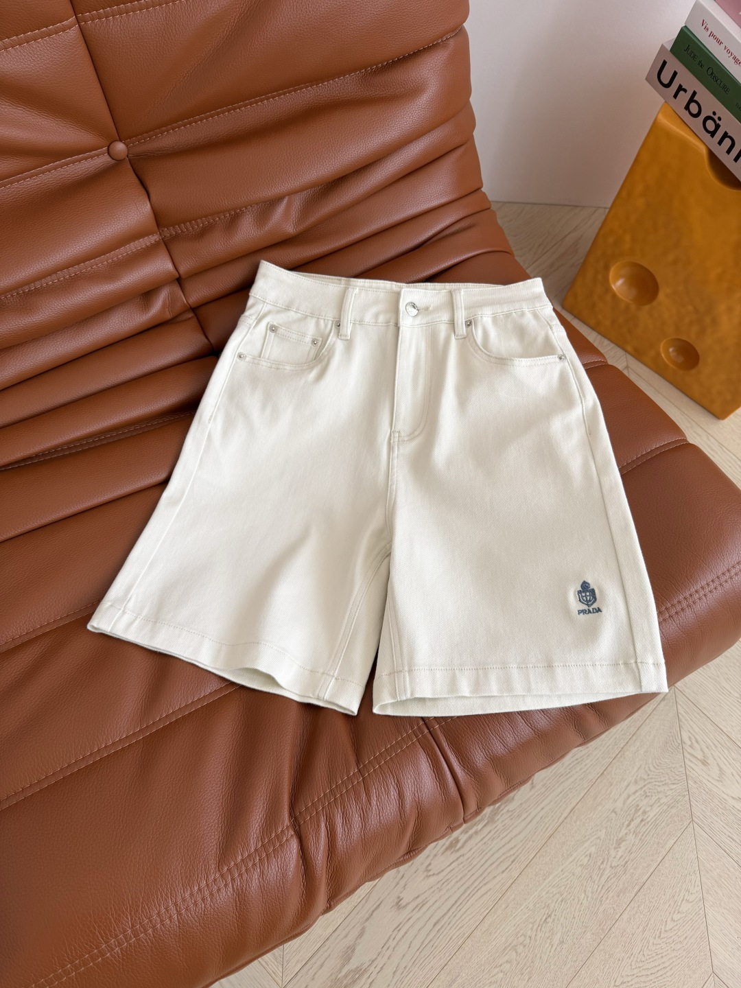 夏季必备五分裤 皇冠👑logo刺绣五分牛仔裤 日常休闲款 无论是搭配T恤或者衬衫都OK 暖杏色也太百搭了