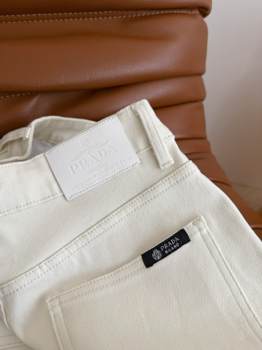 夏季必备五分裤 皇冠👑logo刺绣五分牛仔裤 日常休闲款 无论是搭配T恤或者衬衫都OK 暖杏色也太百搭了