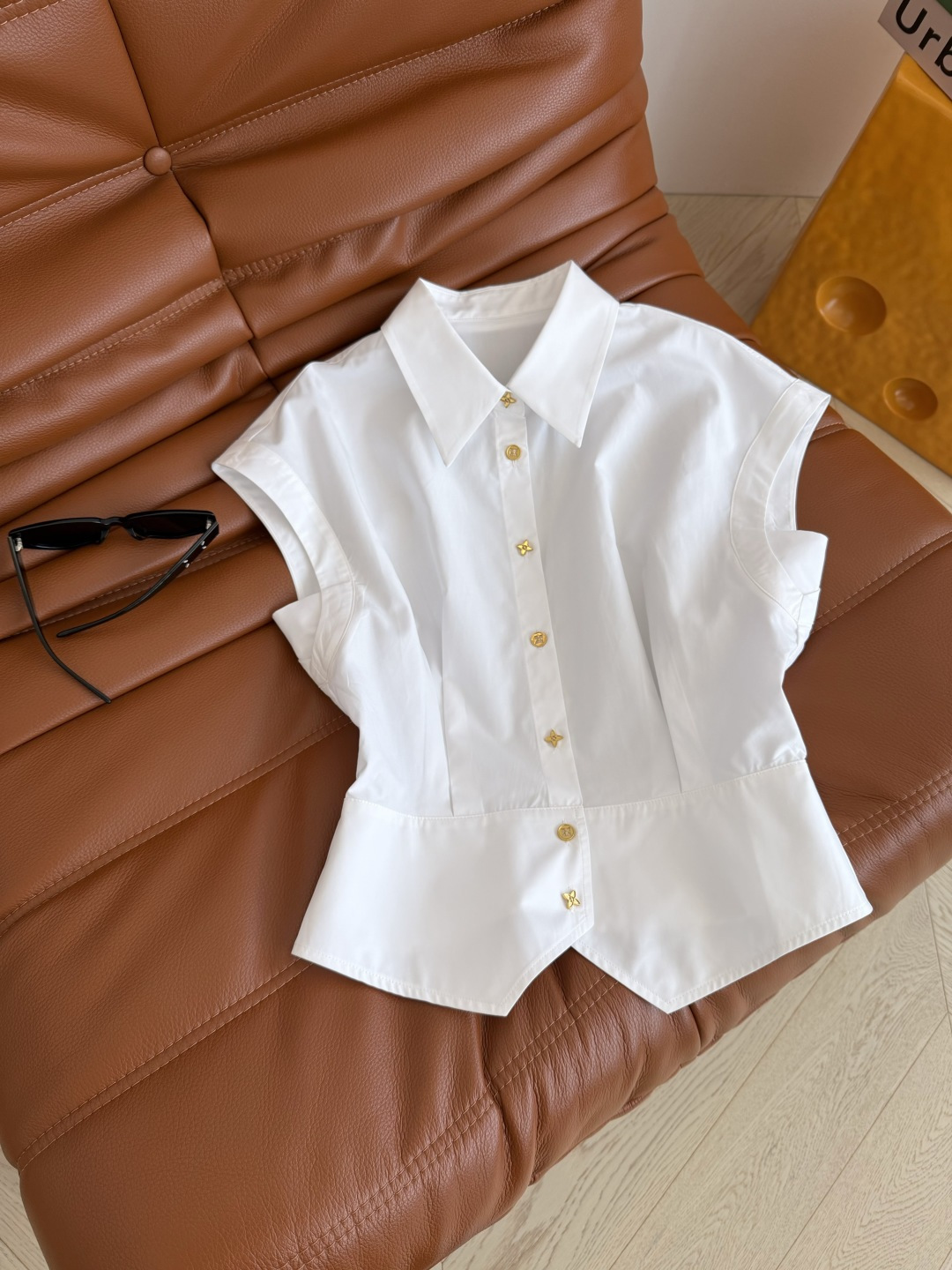 26新款🧡🧡老花金属扣装饰小飞袖衬衫 小飞袖设计 可以把肩部和手臂的位置包得很好 藏肉肉肉又能修饰肩线 