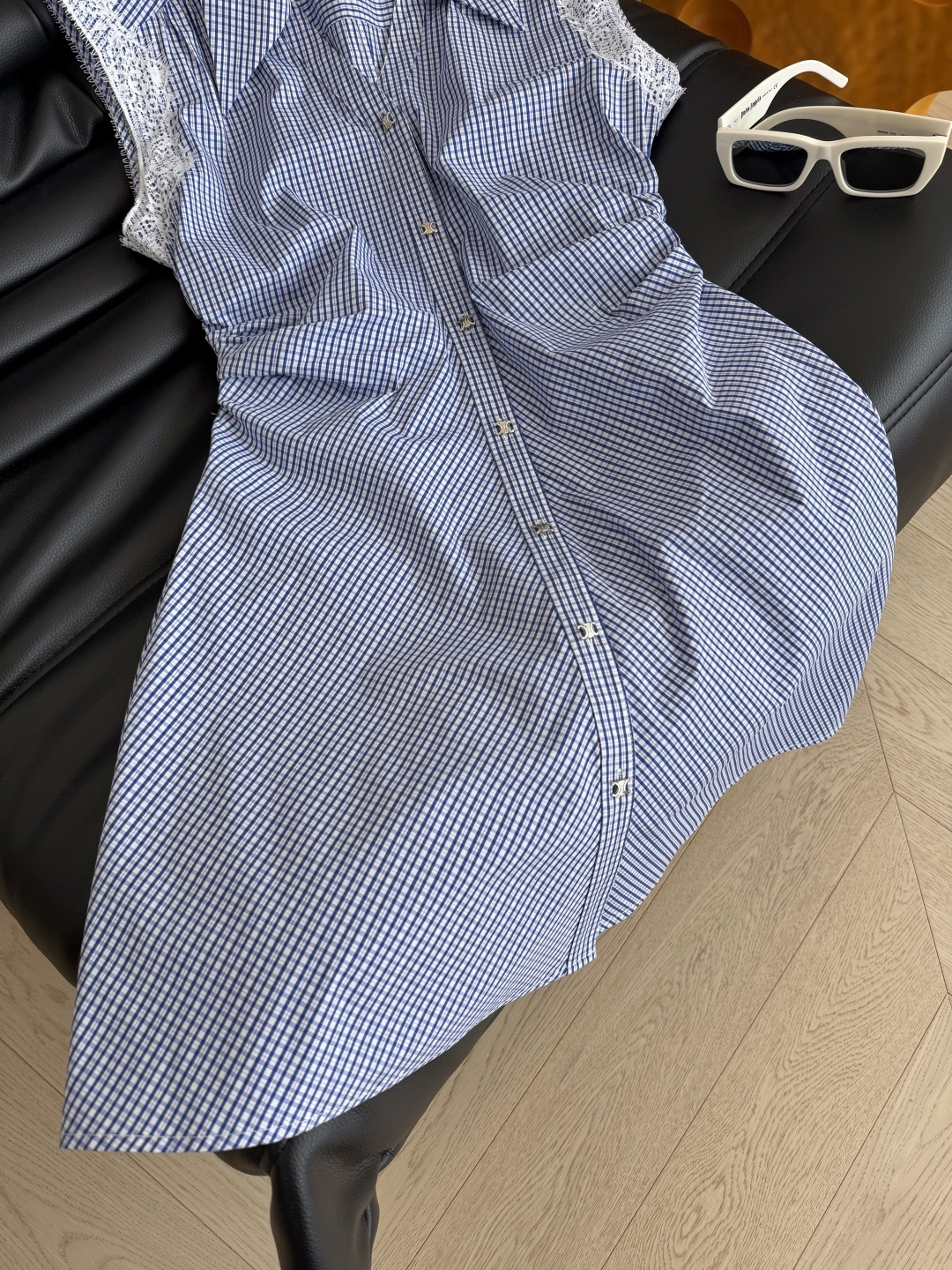 懒人最爱衬衫裙 26ss 凯旋门小银扣装饰～褶皱收腰设计格子连衣裙 两个袖口蕾丝花边拼接 上身真的直击我