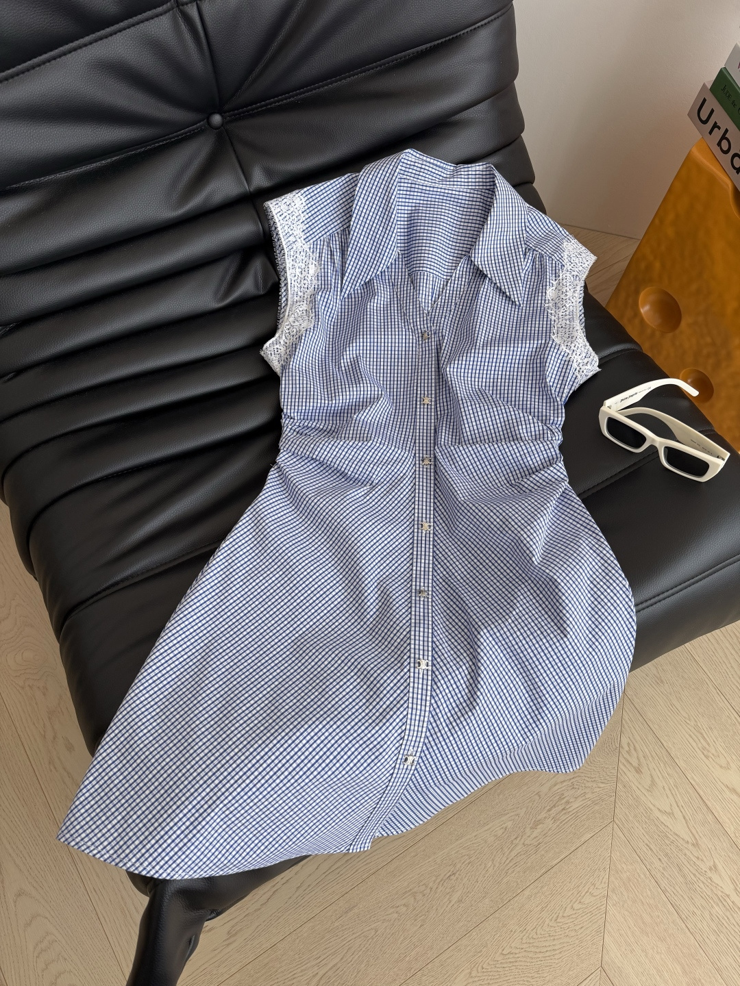 懒人最爱衬衫裙 26ss 凯旋门小银扣装饰～褶皱收腰设计格子连衣裙 两个袖口蕾丝花边拼接 上身真的直击我