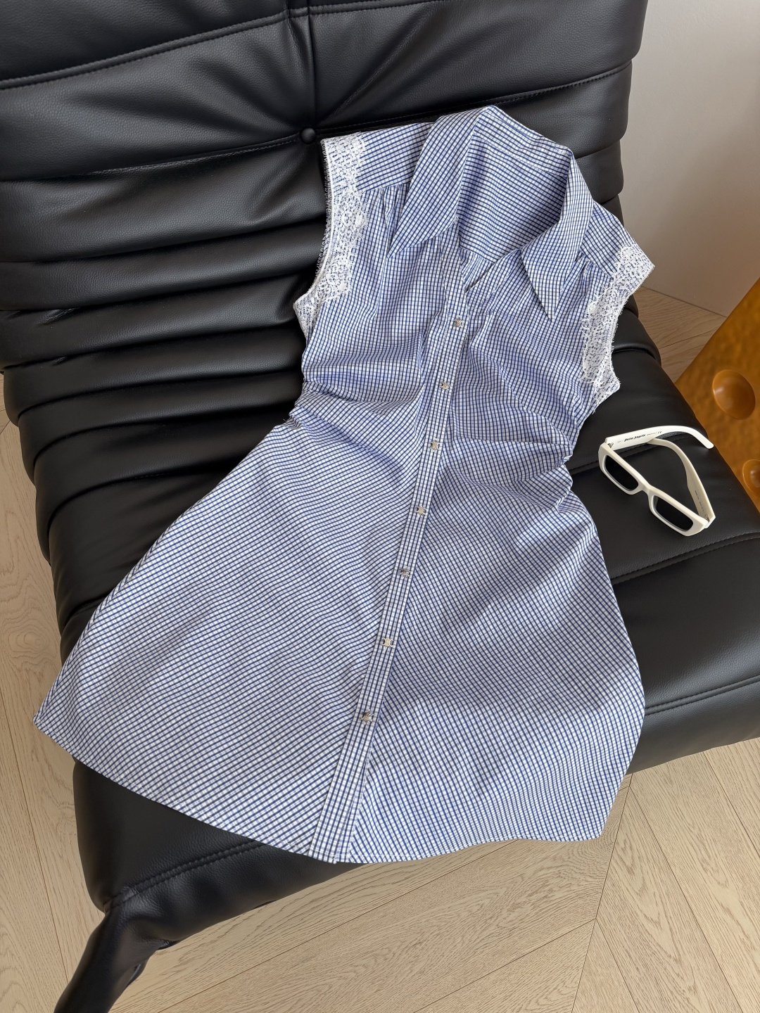 懒人最爱衬衫裙 26ss 凯旋门小银扣装饰～褶皱收腰设计格子连衣裙 两个袖口蕾丝花边拼接 上身真的直击我