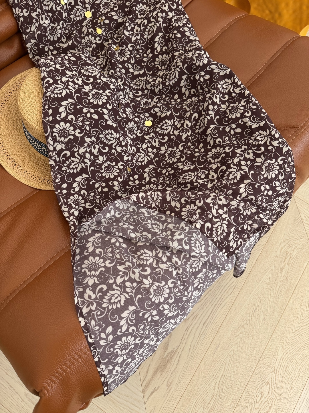 超美度假裙子 26春夏 小众设计师款 手缝亮片设计吊带连衣裙 两个颜色都很好看 满身小碎花 阳光灿烂的感