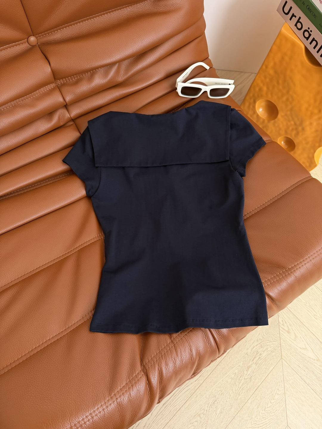 26新款 字母logo刺绣披肩设计T恤 时髦感在线 精致logo刺绣点缀 V领搭配披肩设计 一股美式街头