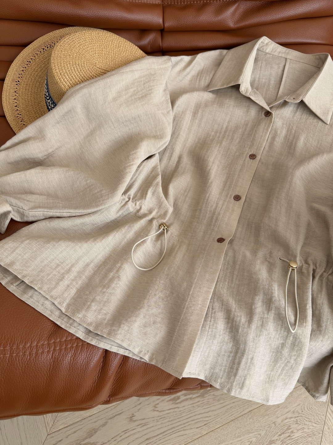 简约风防晒衬衫 26新款 小众设计师款 腰部抽绳设计衬衫 轻薄天丝面料 透气性很好 可以当防晒衬衫 出街