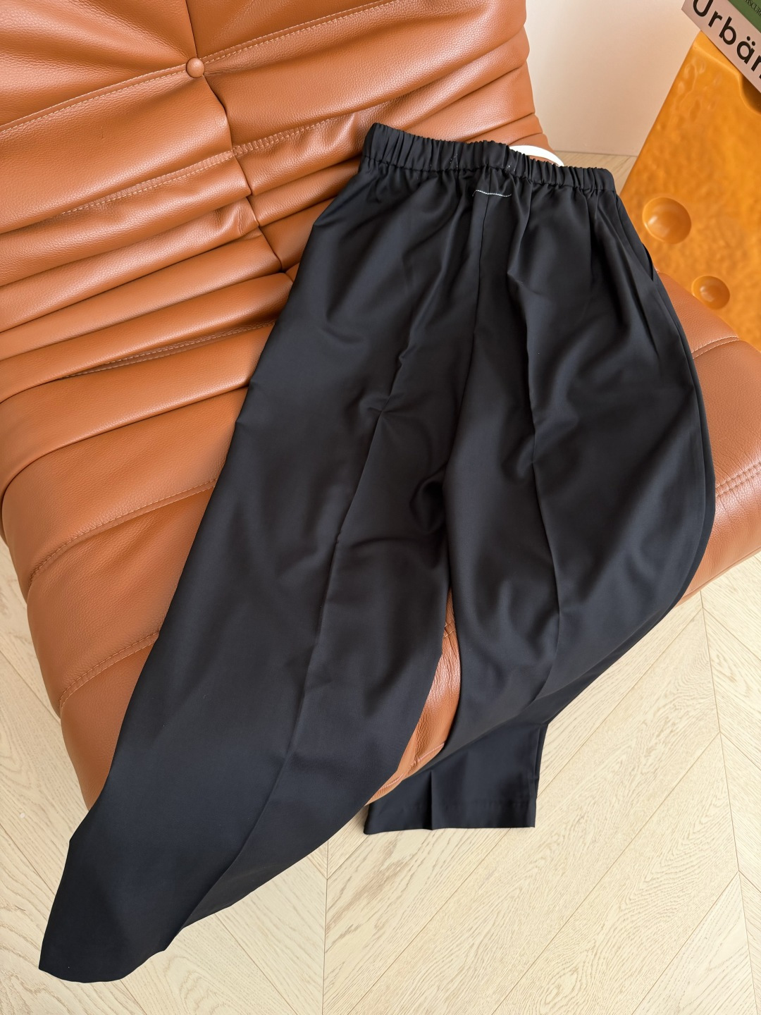 夏季轻薄款西裤 百搭系列 白色系带设计西裤 日常慵懒休闲 太百搭了 不管是想要时髦范儿还是通勤正式感都可