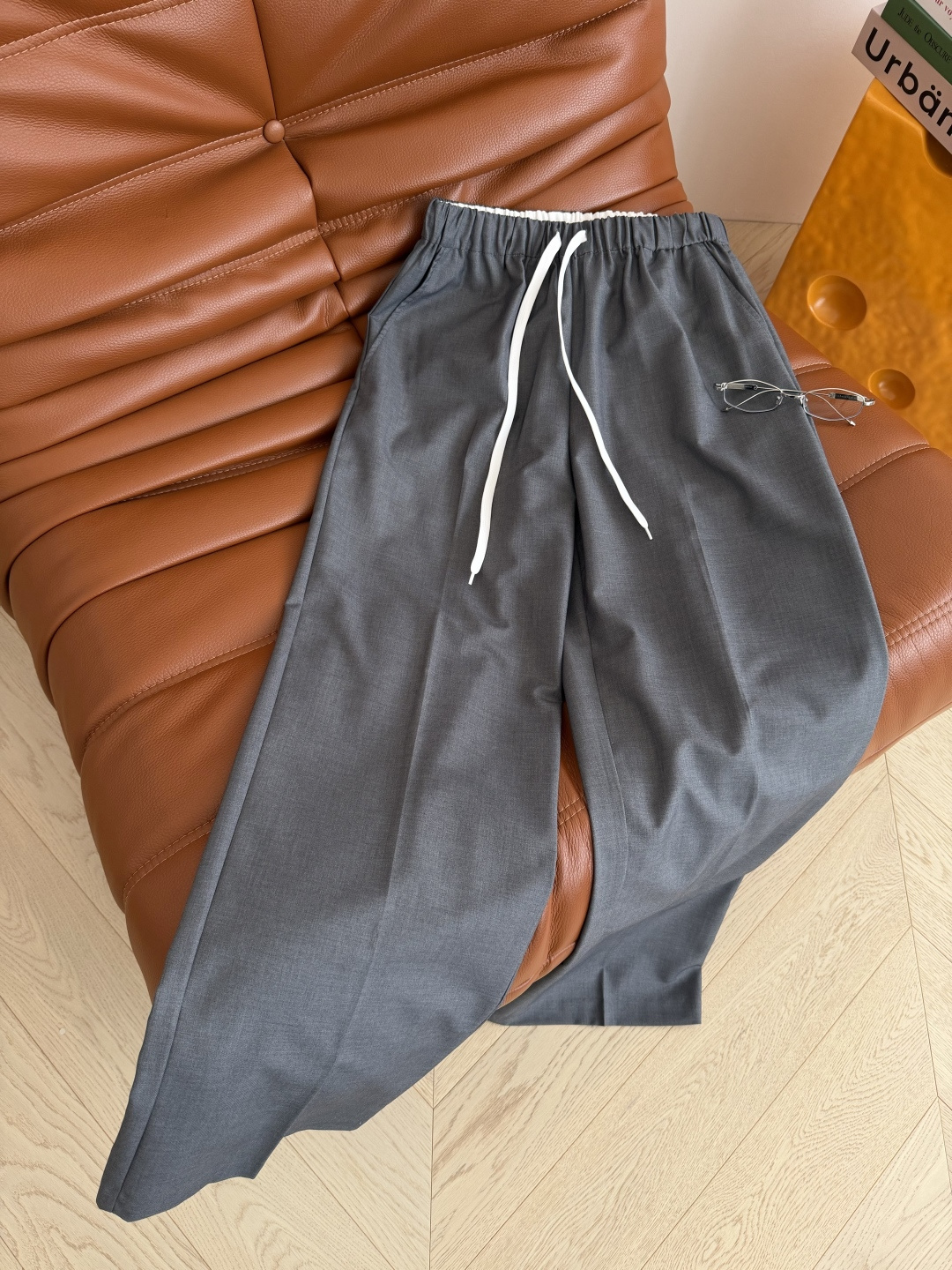 夏季轻薄款西裤 百搭系列 白色系带设计西裤 日常慵懒休闲 太百搭了 不管是想要时髦范儿还是通勤正式感都可