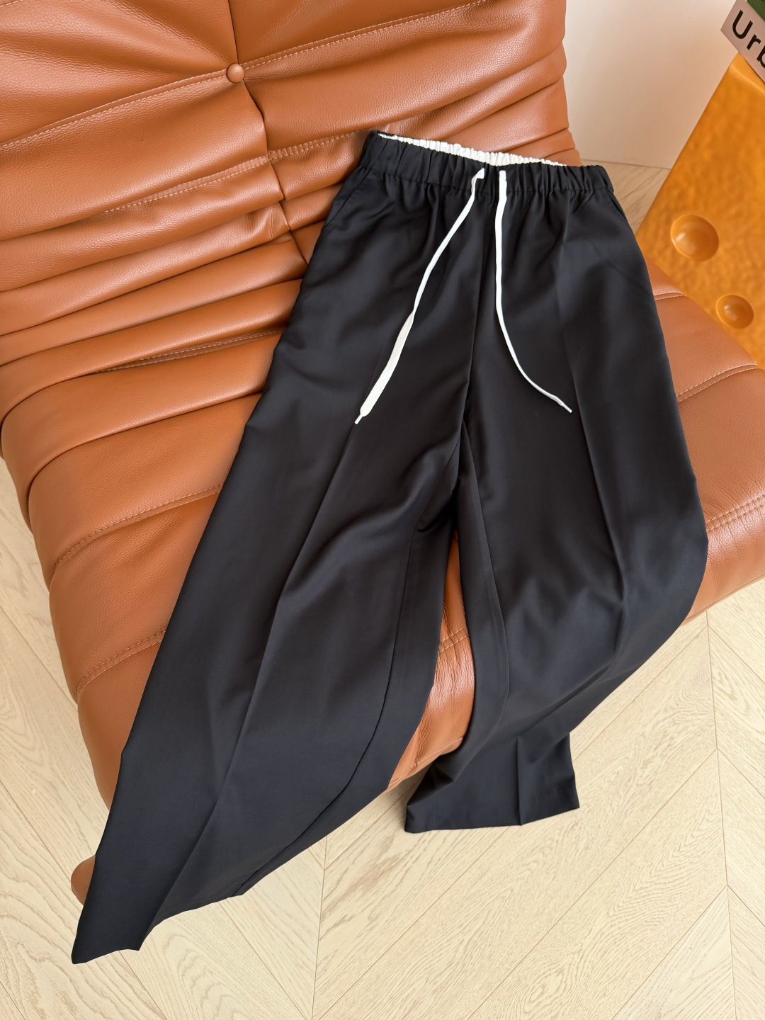 夏季轻薄款西裤 百搭系列 白色系带设计西裤 日常慵懒休闲 太百搭了 不管是想要时髦范儿还是通勤正式感都可