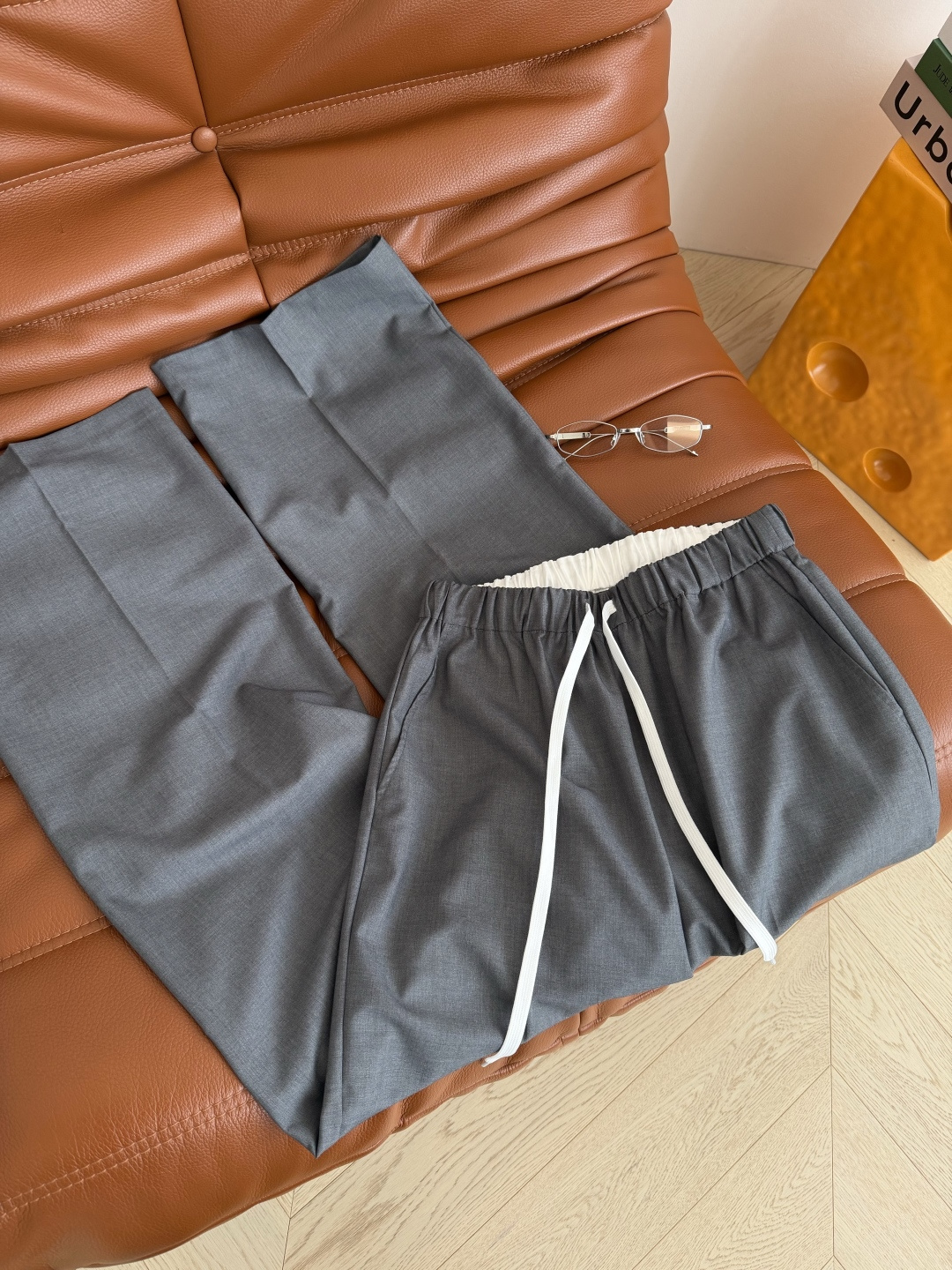 夏季轻薄款西裤 百搭系列 白色系带设计西裤 日常慵懒休闲 太百搭了 不管是想要时髦范儿还是通勤正式感都可