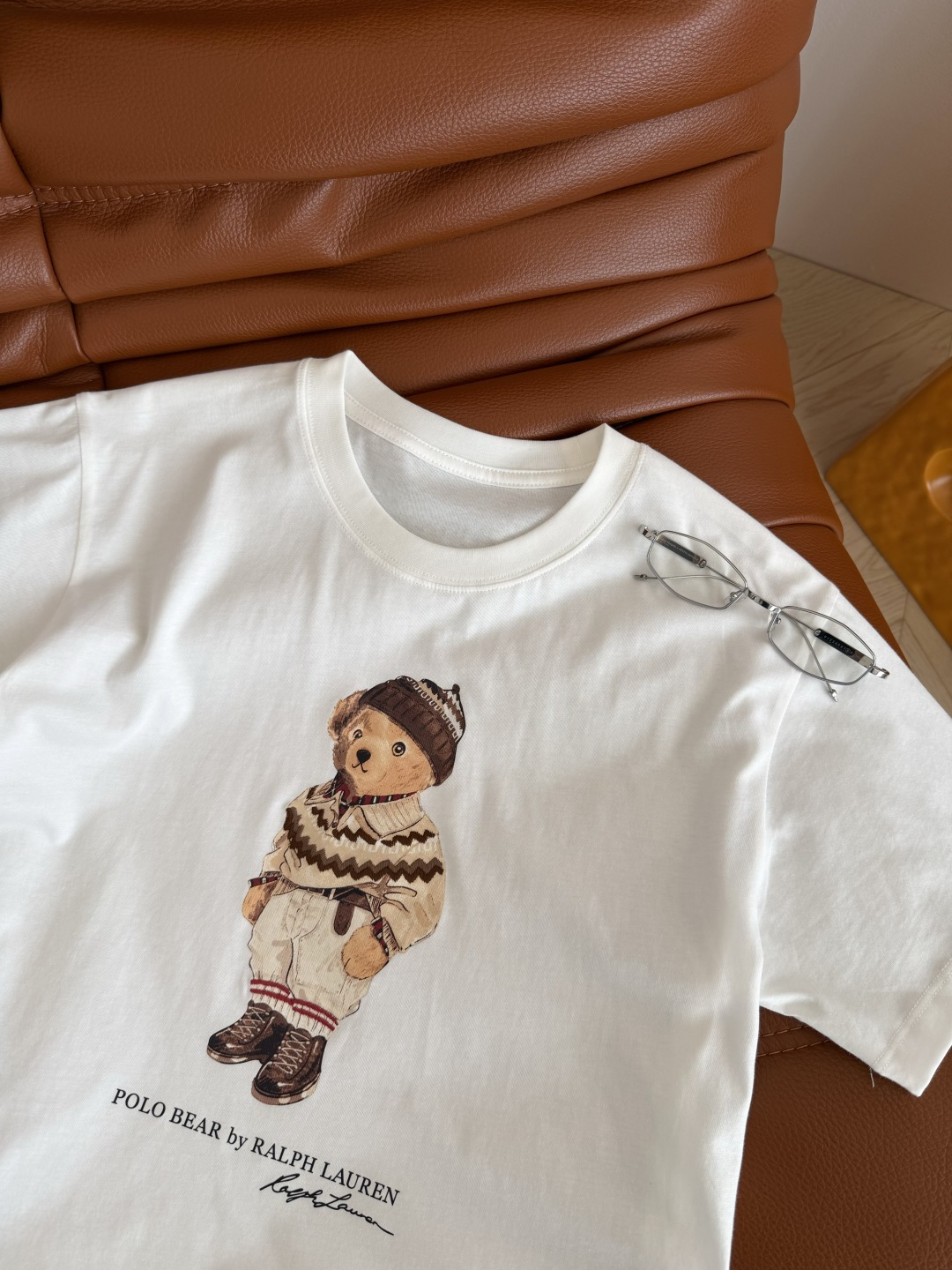 小熊T恤🐻来袭 26ss 绅士小熊印花白色T恤 英伦绅士风小熊 超级可爱吸睛 实物更好看 上身十分吸睛 