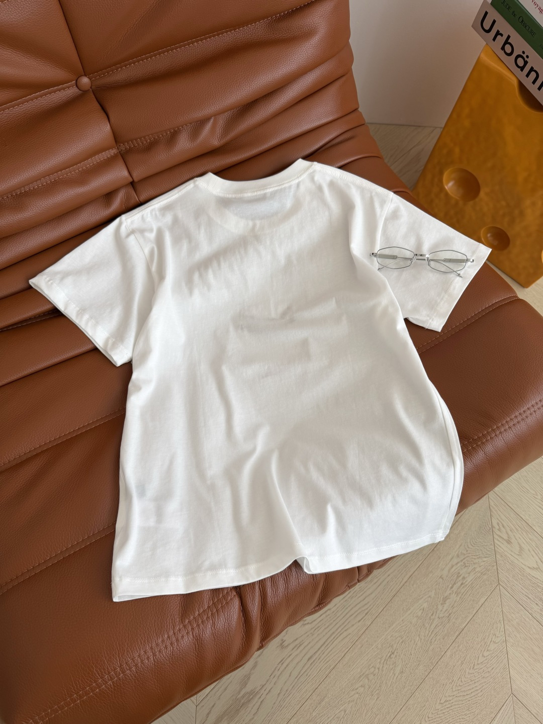 小熊T恤🐻来袭 26ss 绅士小熊印花白色T恤 英伦绅士风小熊 超级可爱吸睛 实物更好看 上身十分吸睛 