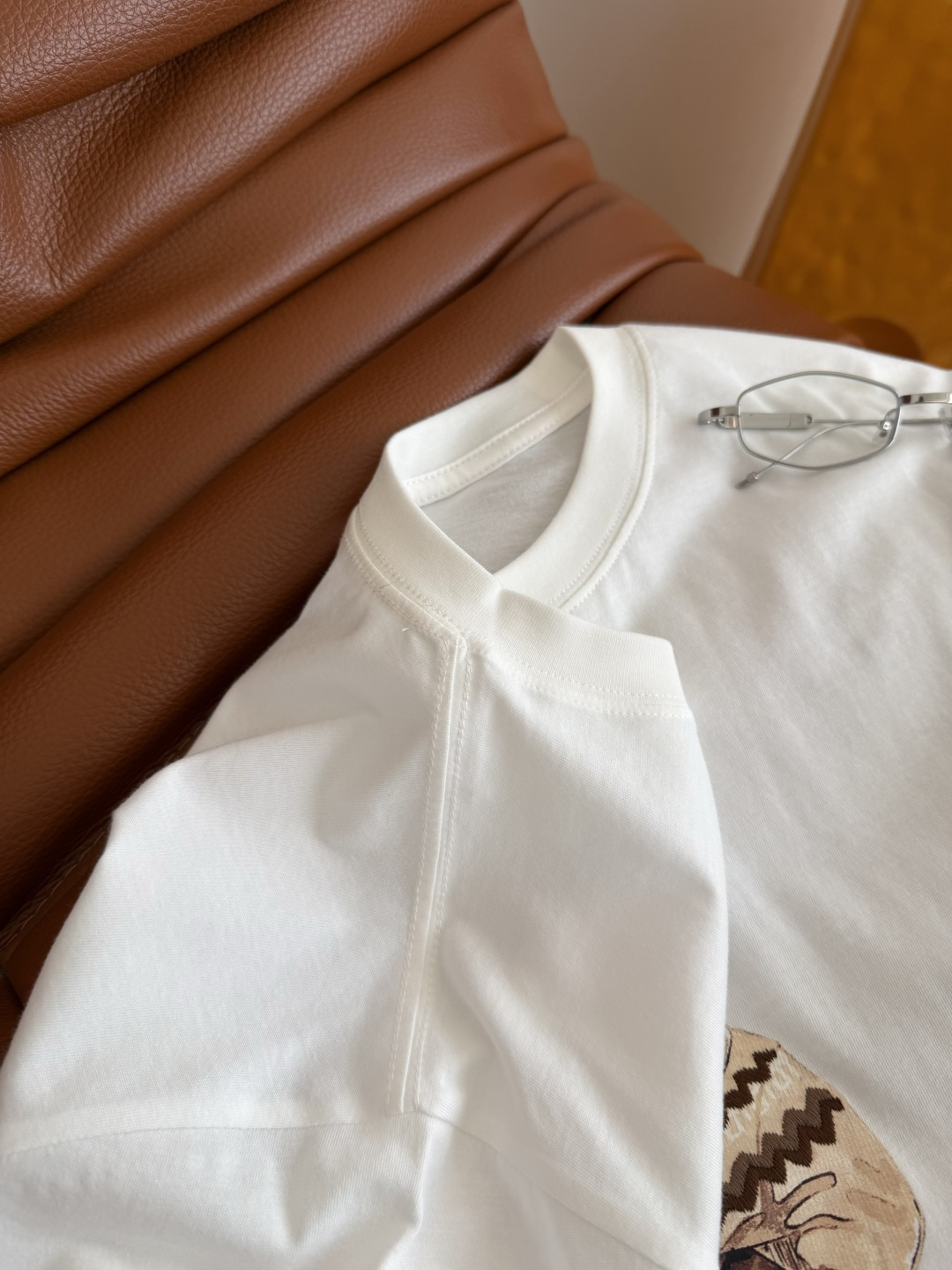 小熊T恤🐻来袭 26ss 绅士小熊印花白色T恤 英伦绅士风小熊 超级可爱吸睛 实物更好看 上身十分吸睛 