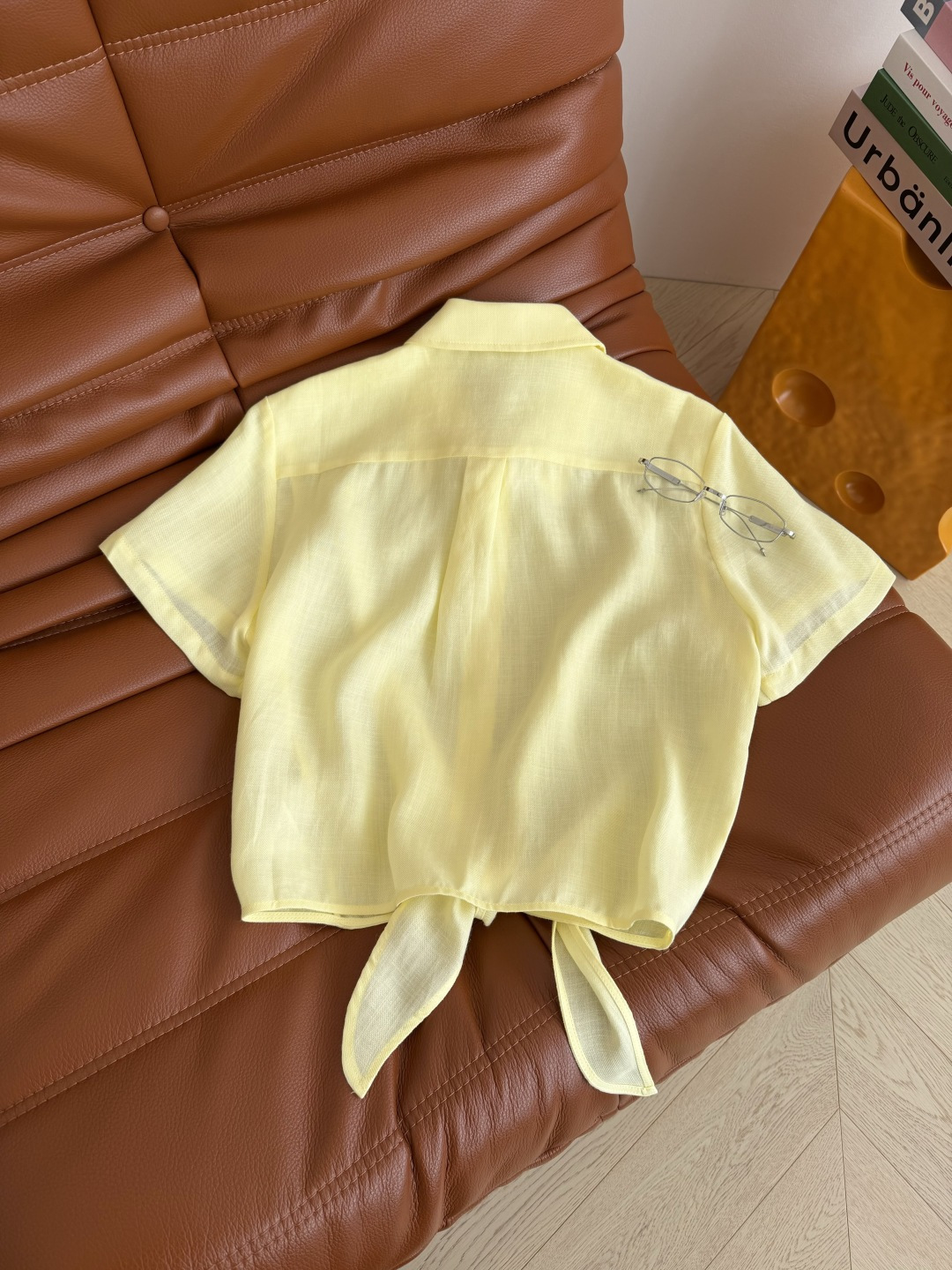 夏日时髦衬衫 26ss 凯旋门logo刺绣系带亚麻衬衫 下摆兔耳朵系带设计 自带有休闲的日常街拍Feel