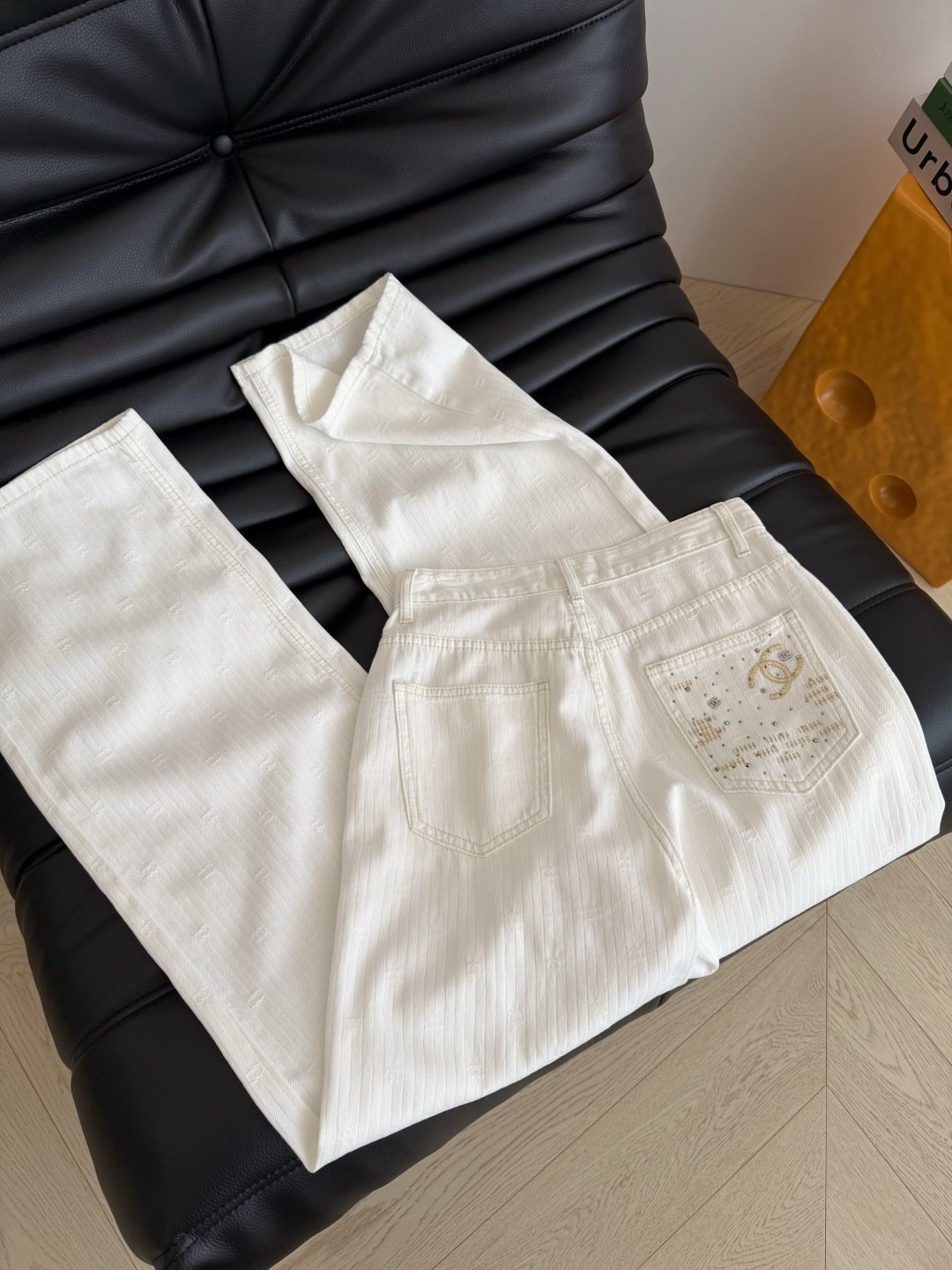 26ss Vintage中古风 双C提花白色牛仔裤 采用重工的双C提花牛仔面料 很软糯很舒服 后备口袋刺