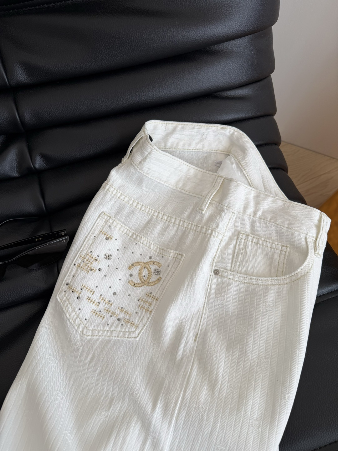 26ss Vintage中古风 双C提花白色牛仔裤 采用重工的双C提花牛仔面料 很软糯很舒服 后备口袋刺