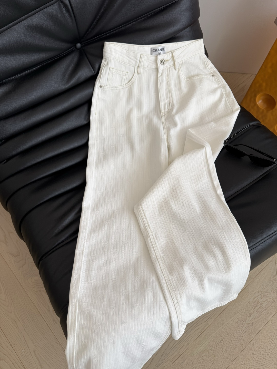 26ss Vintage中古风 双C提花白色牛仔裤 采用重工的双C提花牛仔面料 很软糯很舒服 后备口袋刺