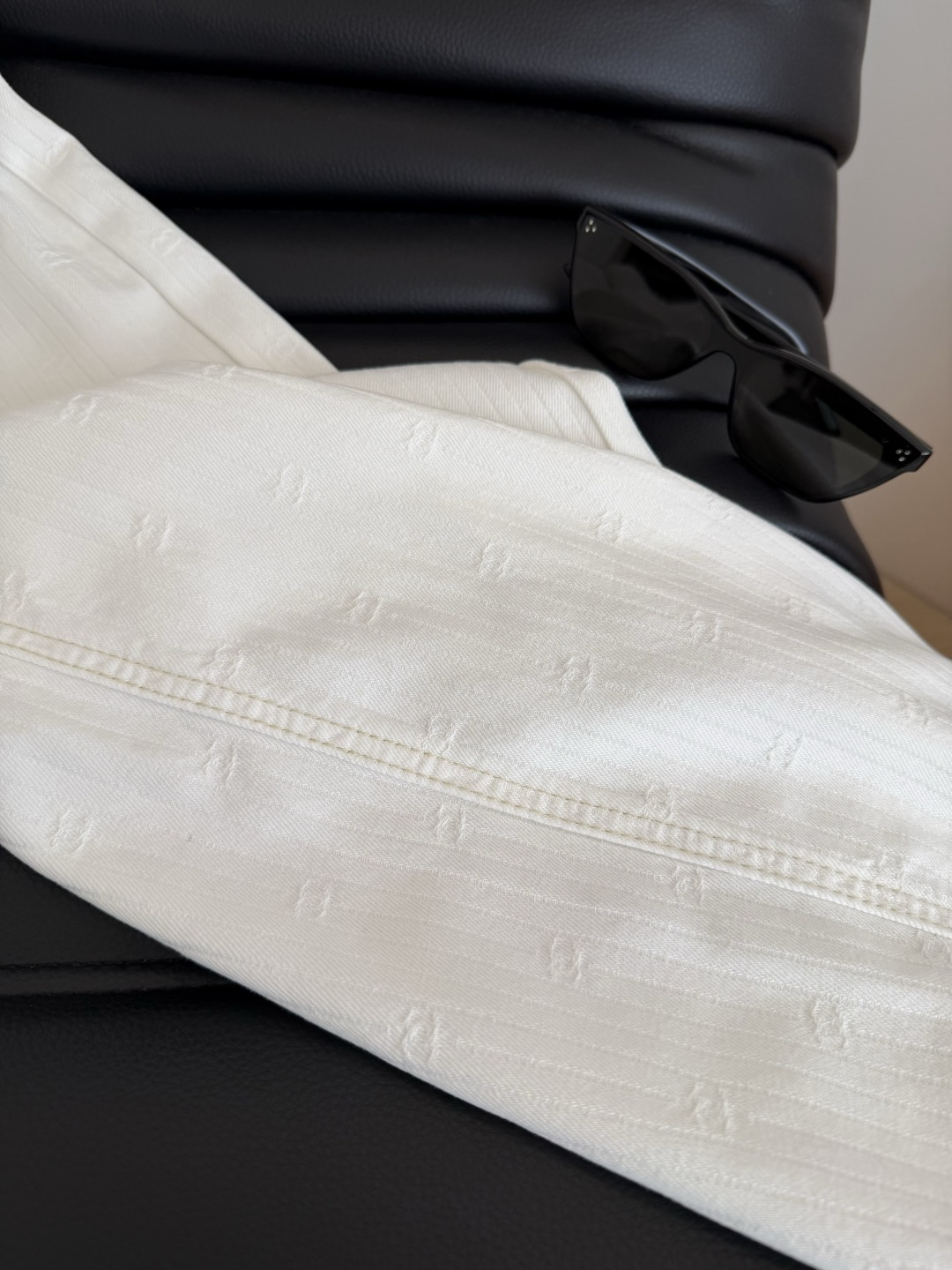 26ss Vintage中古风 双C提花白色牛仔裤 采用重工的双C提花牛仔面料 很软糯很舒服 后备口袋刺