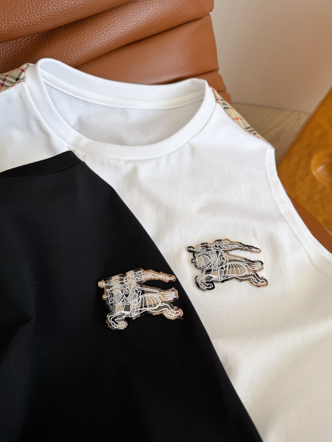 战马系列 26春夏 格纹战马刺绣设计收腰连衣裙 时髦感uP uP 是日常出街随手穿搭的绝佳裙子 一件式省