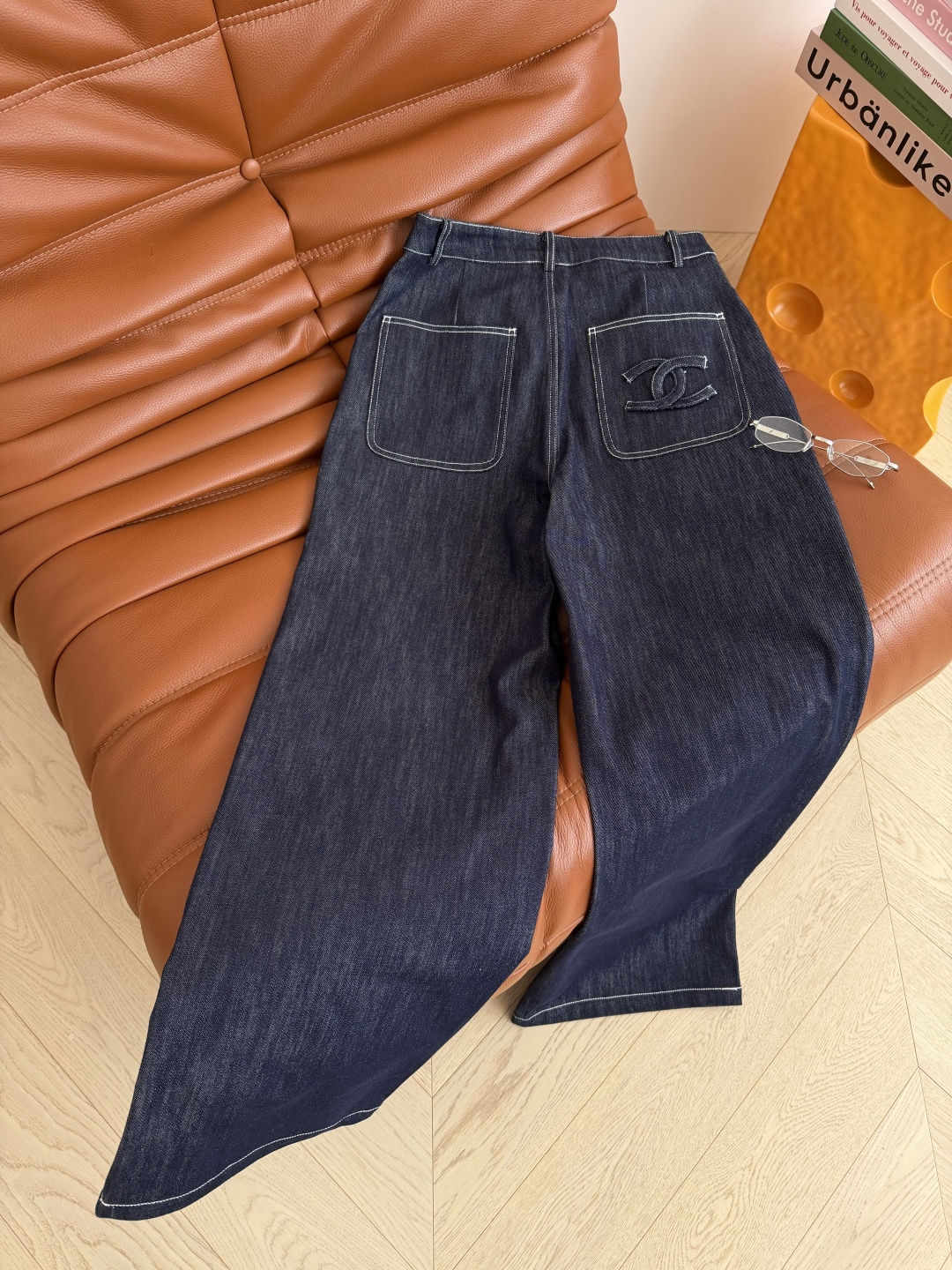 时髦百搭 26新款 立体手工双C装饰牛仔裤 明线系列 颜值抗打 不管搭配T恤或者衬衫都很高颜值 撞色明线