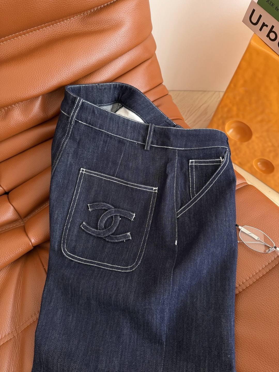 时髦百搭 26新款 立体手工双C装饰牛仔裤 明线系列 颜值抗打 不管搭配T恤或者衬衫都很高颜值 撞色明线