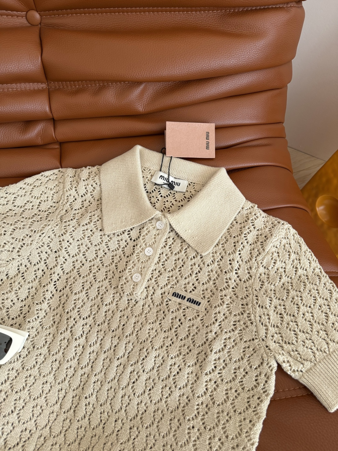 赵今麦同款 26ss 字母徽标装饰针织上衣 重工镂空织法 上身透气清爽 百搭的基础班型 不管是什么身材都