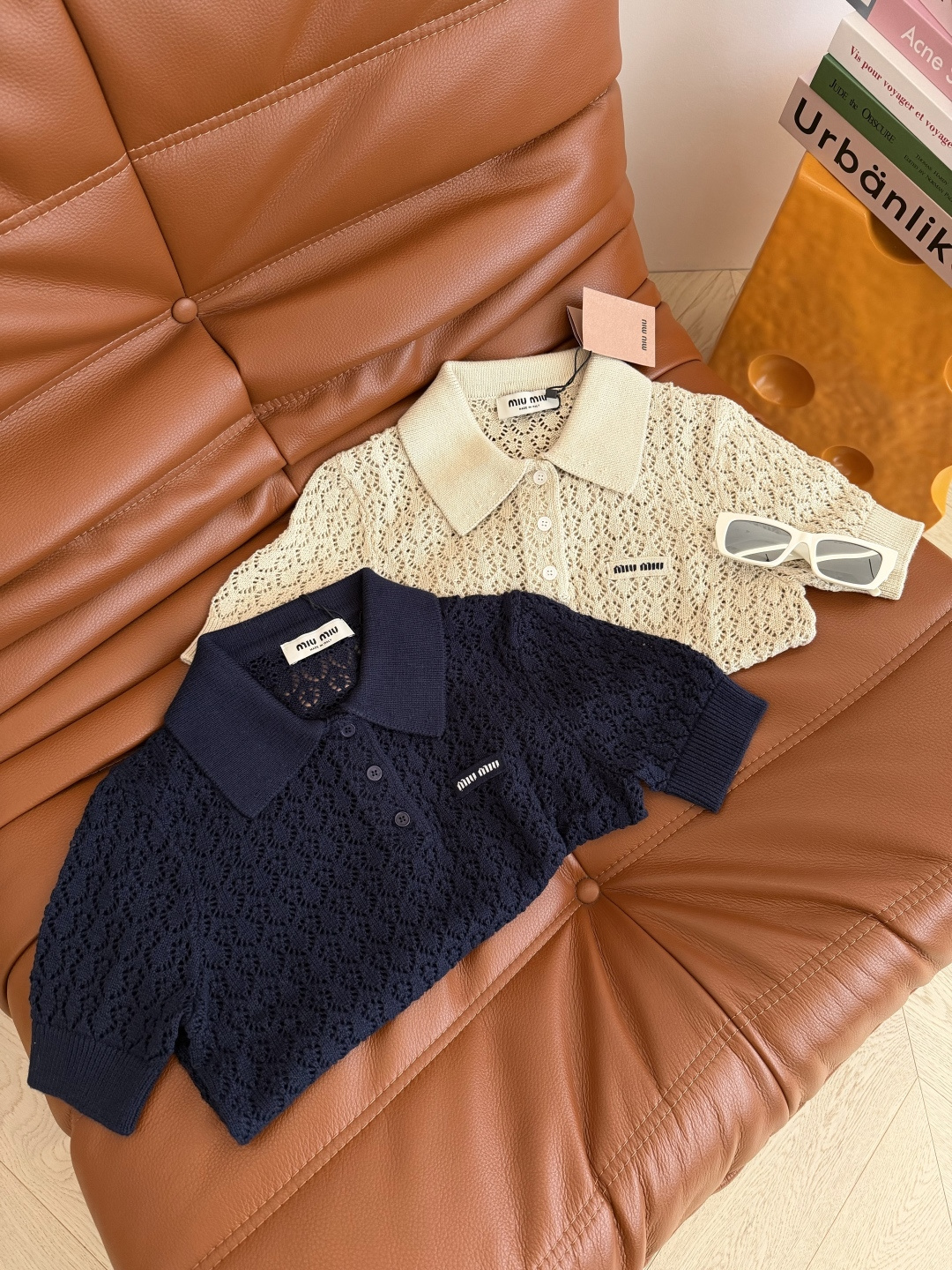 赵今麦同款 26ss 字母徽标装饰针织上衣 重工镂空织法 上身透气清爽 百搭的基础班型 不管是什么身材都