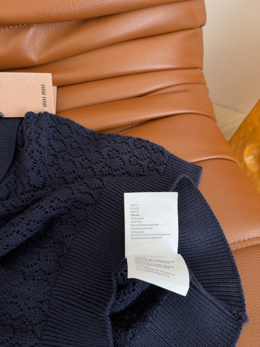 赵今麦同款 26ss 字母徽标装饰针织上衣 重工镂空织法 上身透气清爽 百搭的基础班型 不管是什么身材都