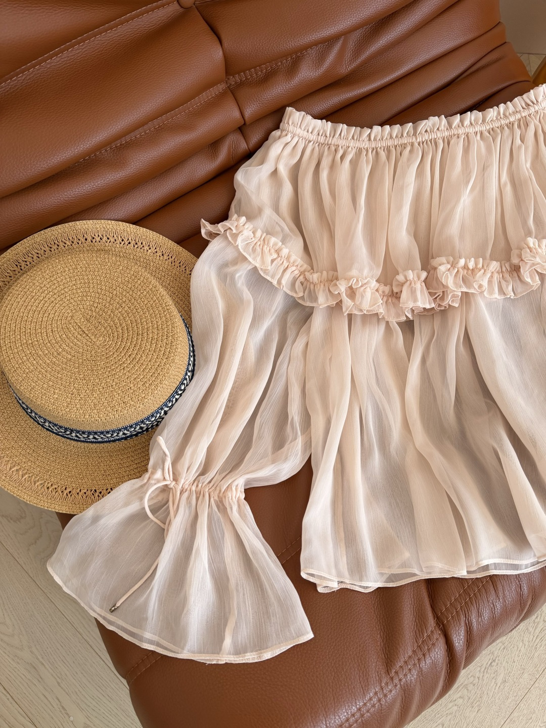 超美的度假上衣 26春夏 一字肩设计层叠丝质上衣 上身太美了 度假穿它就对了 秒出片 一字肩和普通肩两种