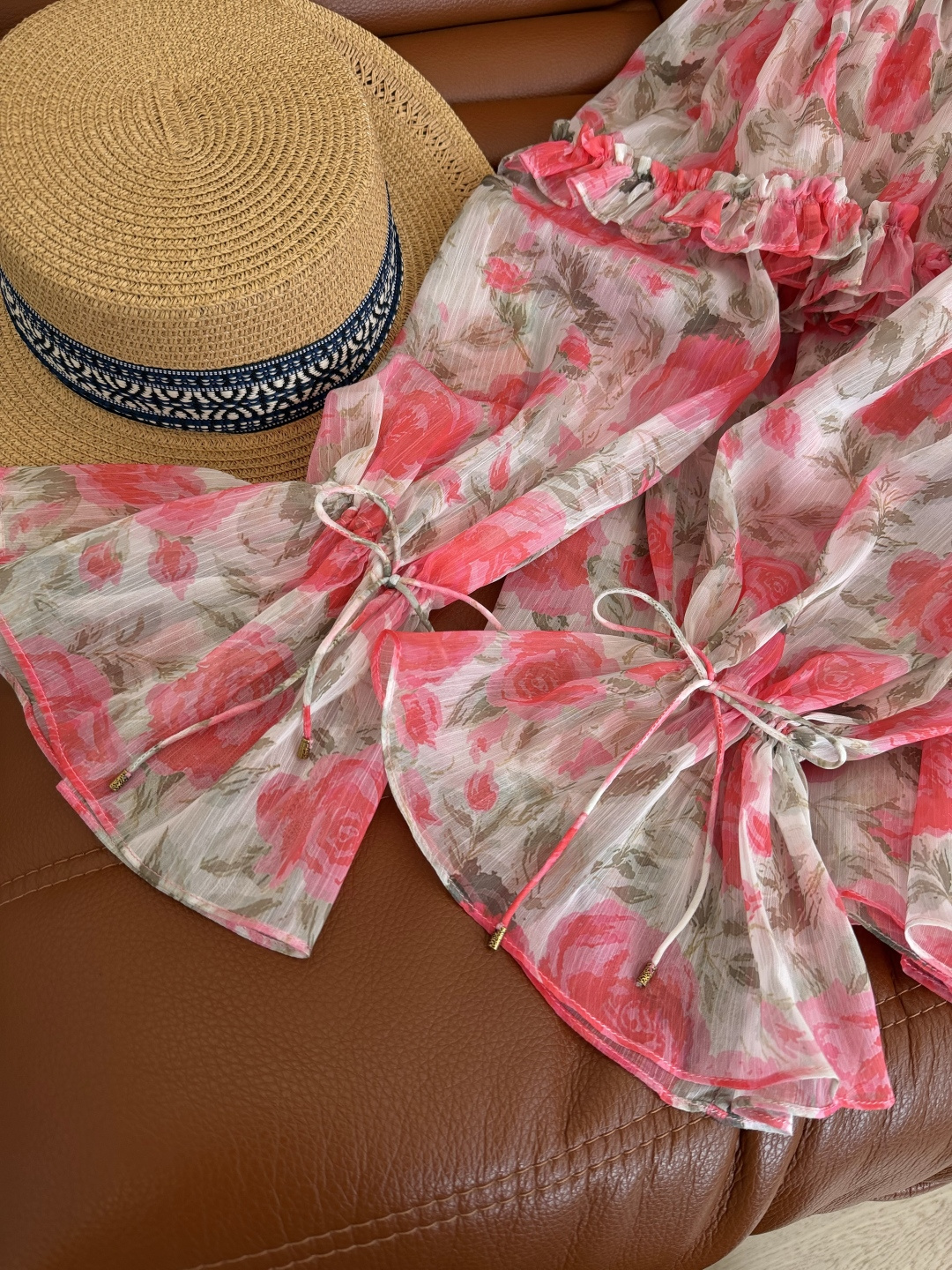 超美的度假上衣 26春夏 一字肩设计层叠丝质上衣 上身太美了 度假穿它就对了 秒出片 一字肩和普通肩两种