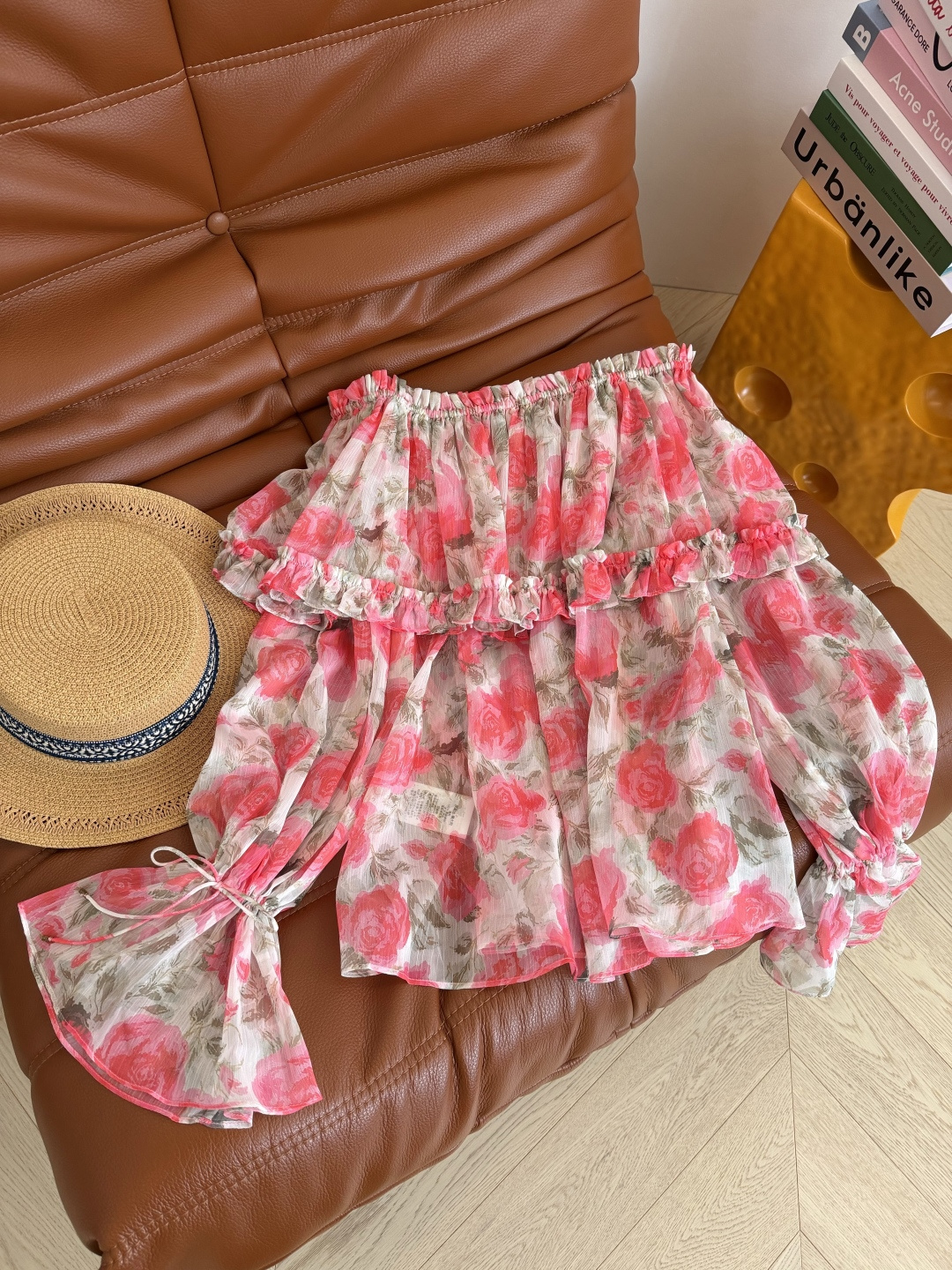 超美的度假上衣 26春夏 一字肩设计层叠丝质上衣 上身太美了 度假穿它就对了 秒出片 一字肩和普通肩两种