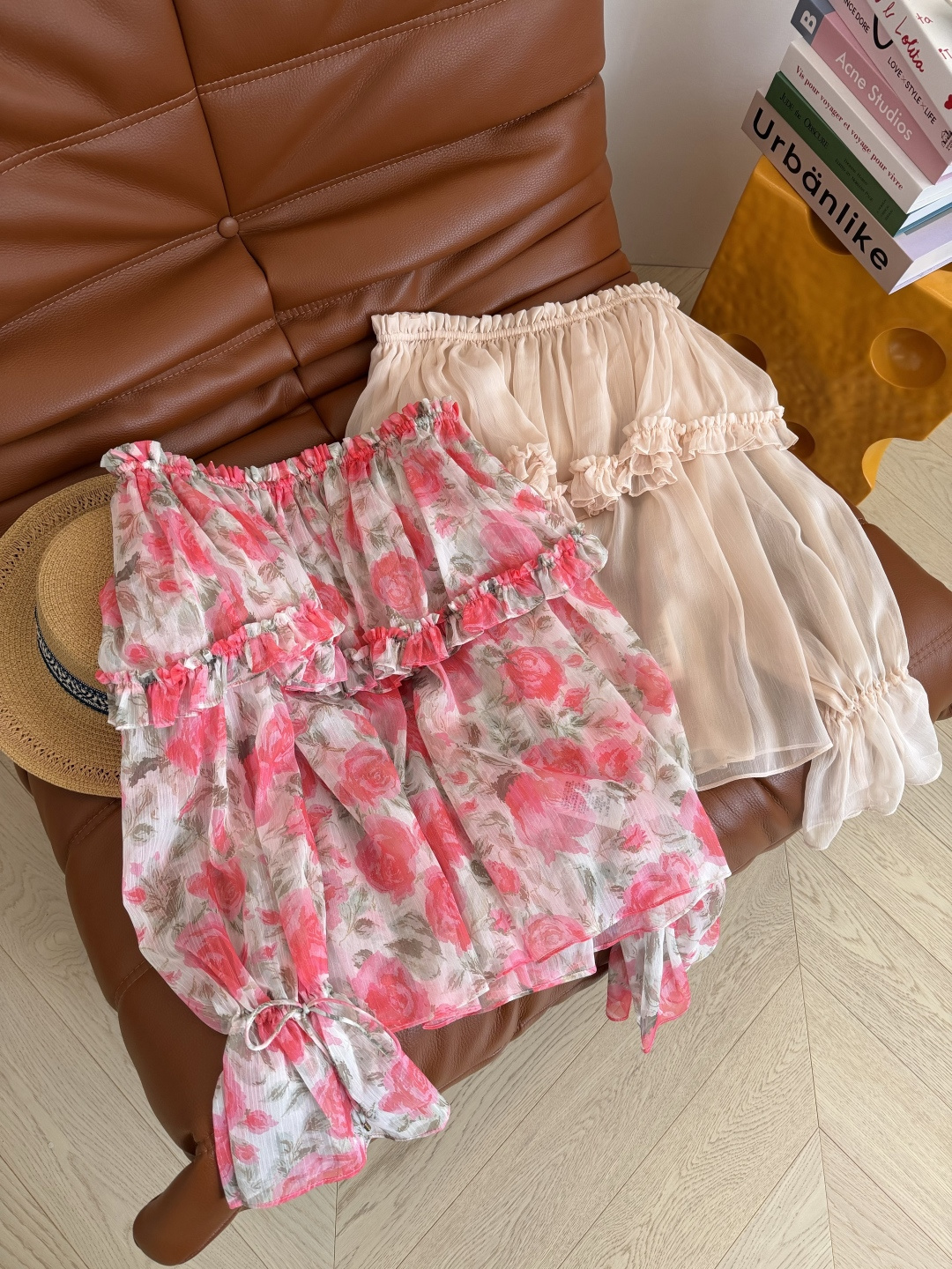 超美的度假上衣 26春夏 一字肩设计层叠丝质上衣 上身太美了 度假穿它就对了 秒出片 一字肩和普通肩两种