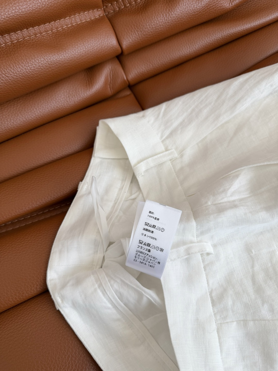 凯旋门银扣透气亚麻套装～自带空气感 复古休闲又时髦 小飞袖设计上衣+直筒长裤 极简主义又保留了优雅女人味