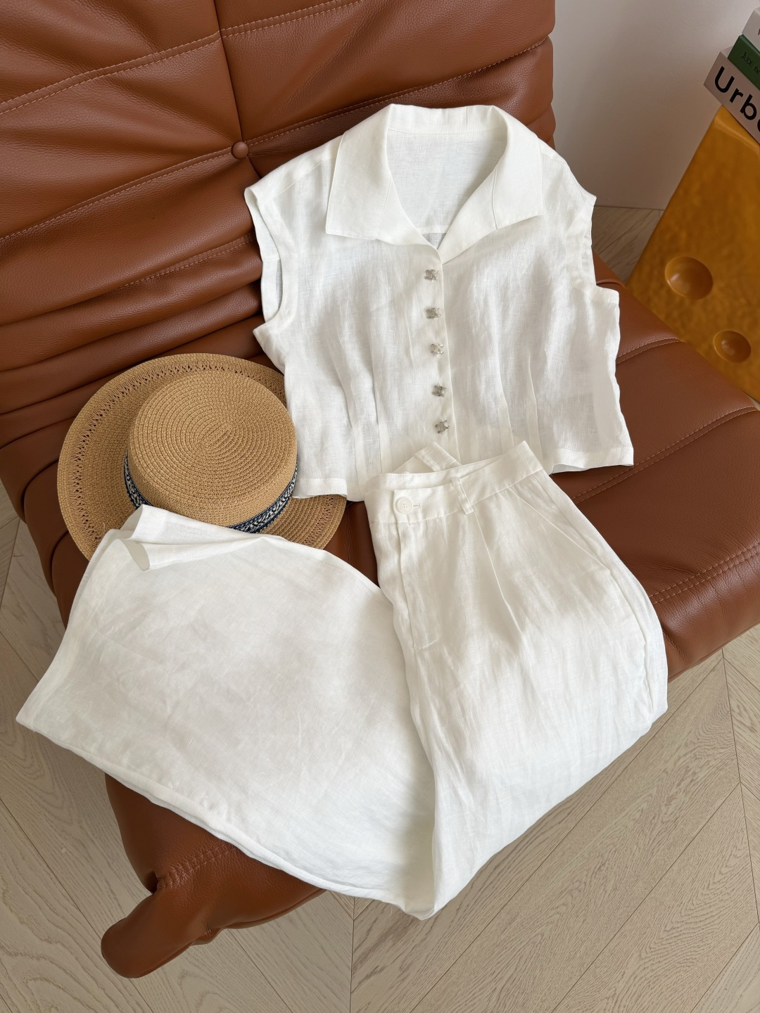 凯旋门银扣透气亚麻套装～自带空气感 复古休闲又时髦 小飞袖设计上衣+直筒长裤 极简主义又保留了优雅女人味