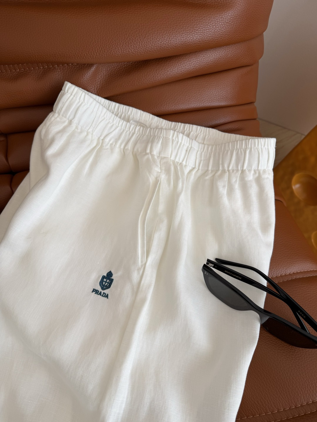 夏季必备清凉裤 26ss 皇冠👑字母logo刺绣亚麻休闲裤 极简老钱时髦裤 采用进口的亚麻面料 透气性很