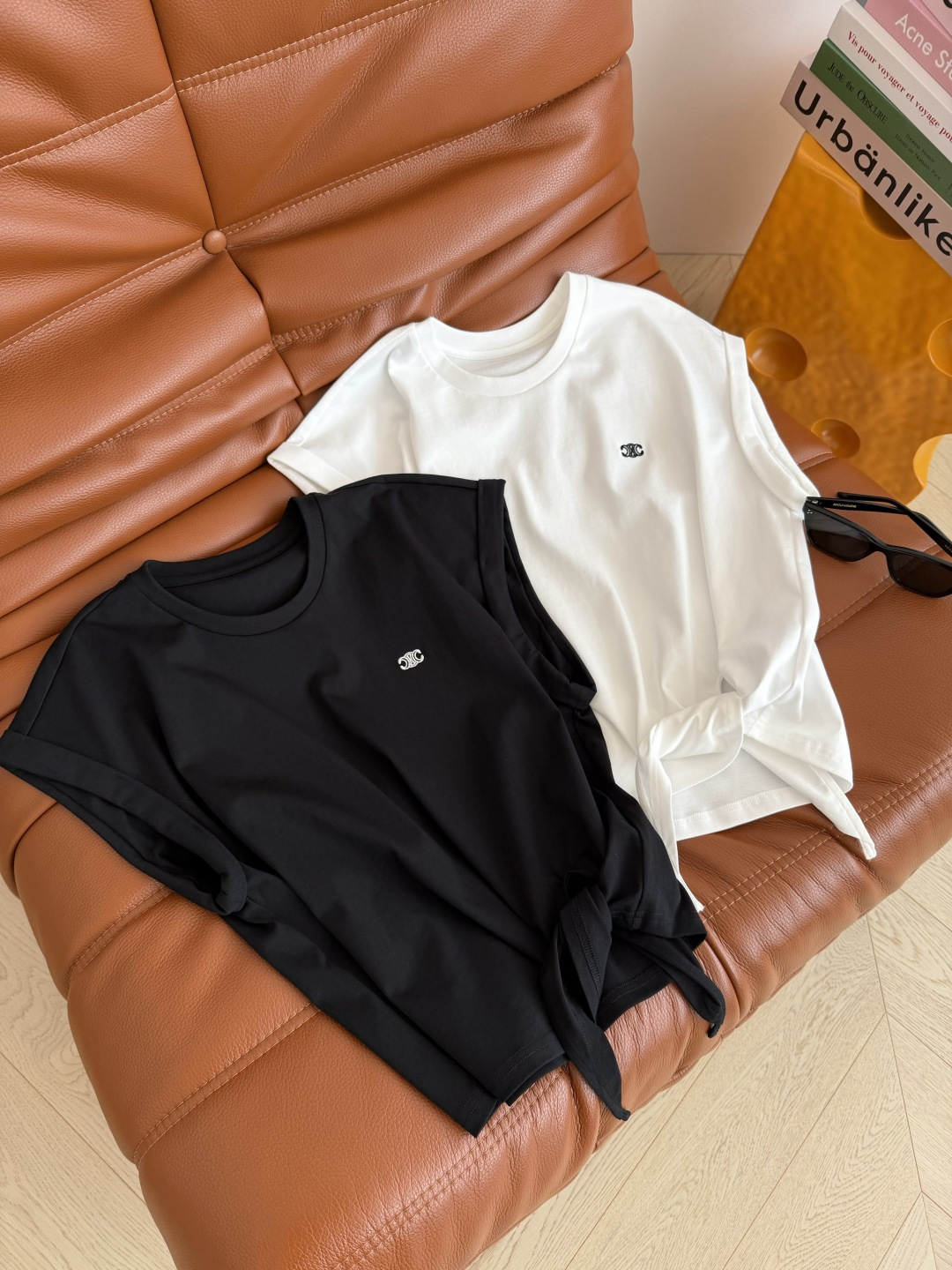 日常休闲推荐 26ss 凯旋门刺绣系带T恤 时髦感在线 下摆侧边系带设计 有造型感又可以分割出高挑身材比